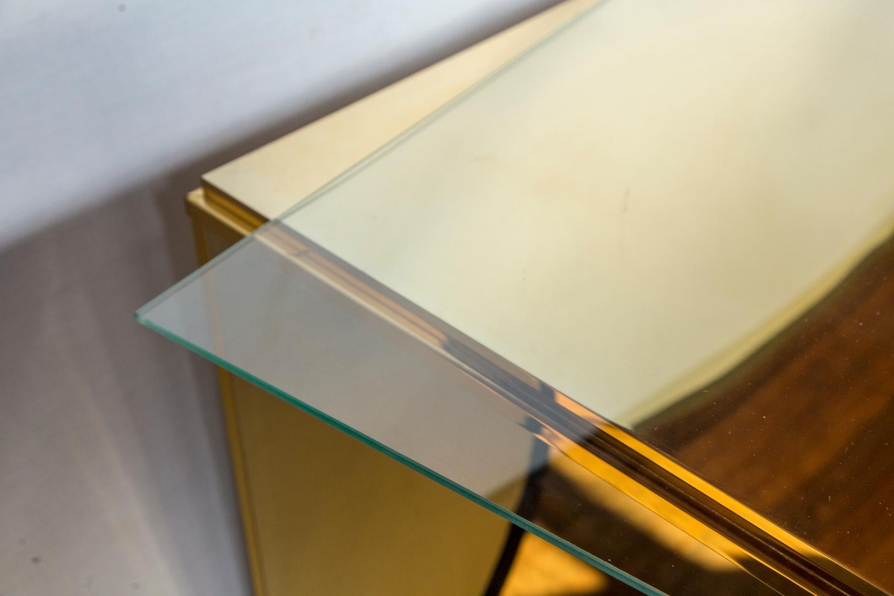 Mid-Century Modern Pair of Large Brass Cube Side Tables For Sale