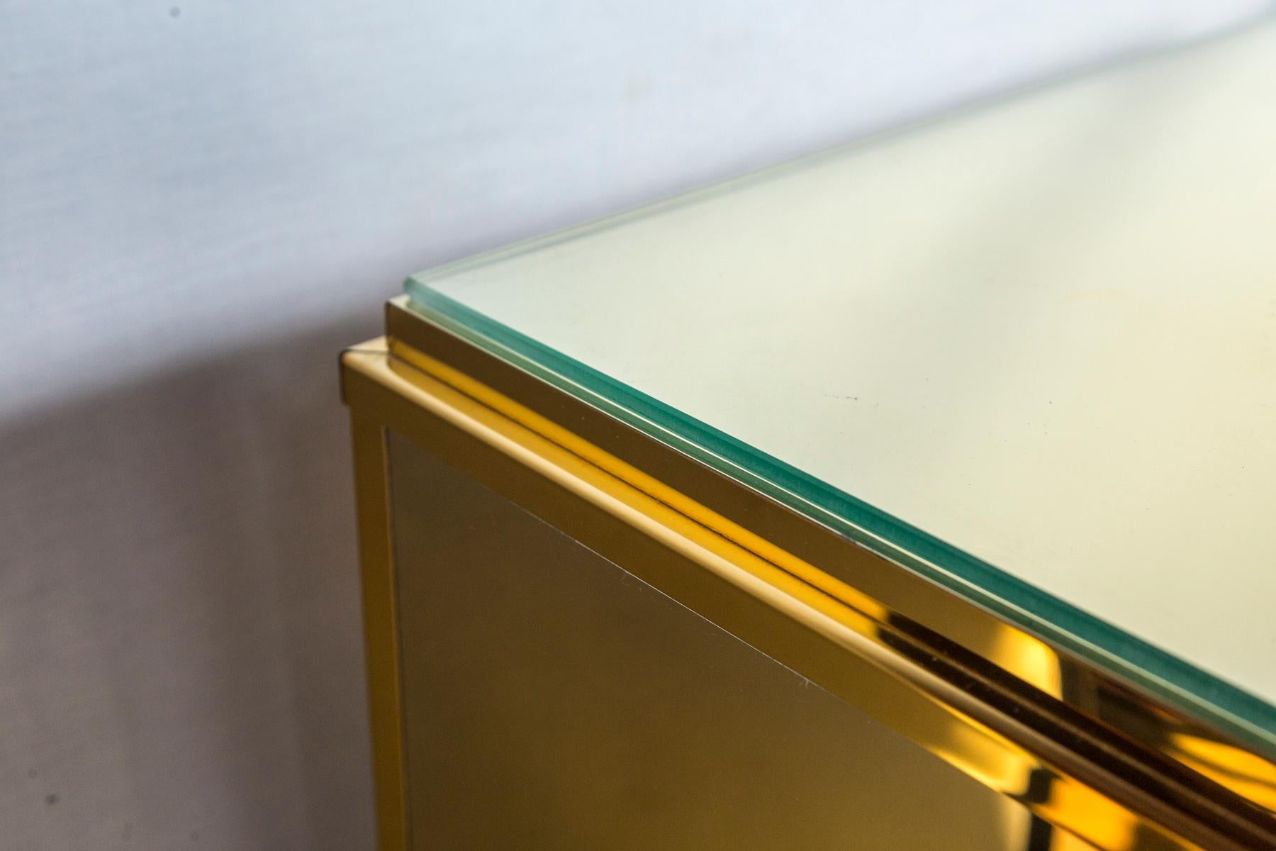 20th Century Pair of Large Brass Cube Side Tables For Sale