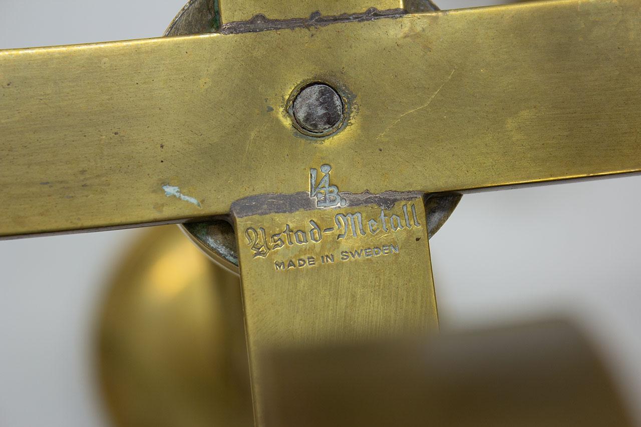 Coppia di grandi portacandele da terra in ottone di Ystad-Metall, Svezia in vendita 1