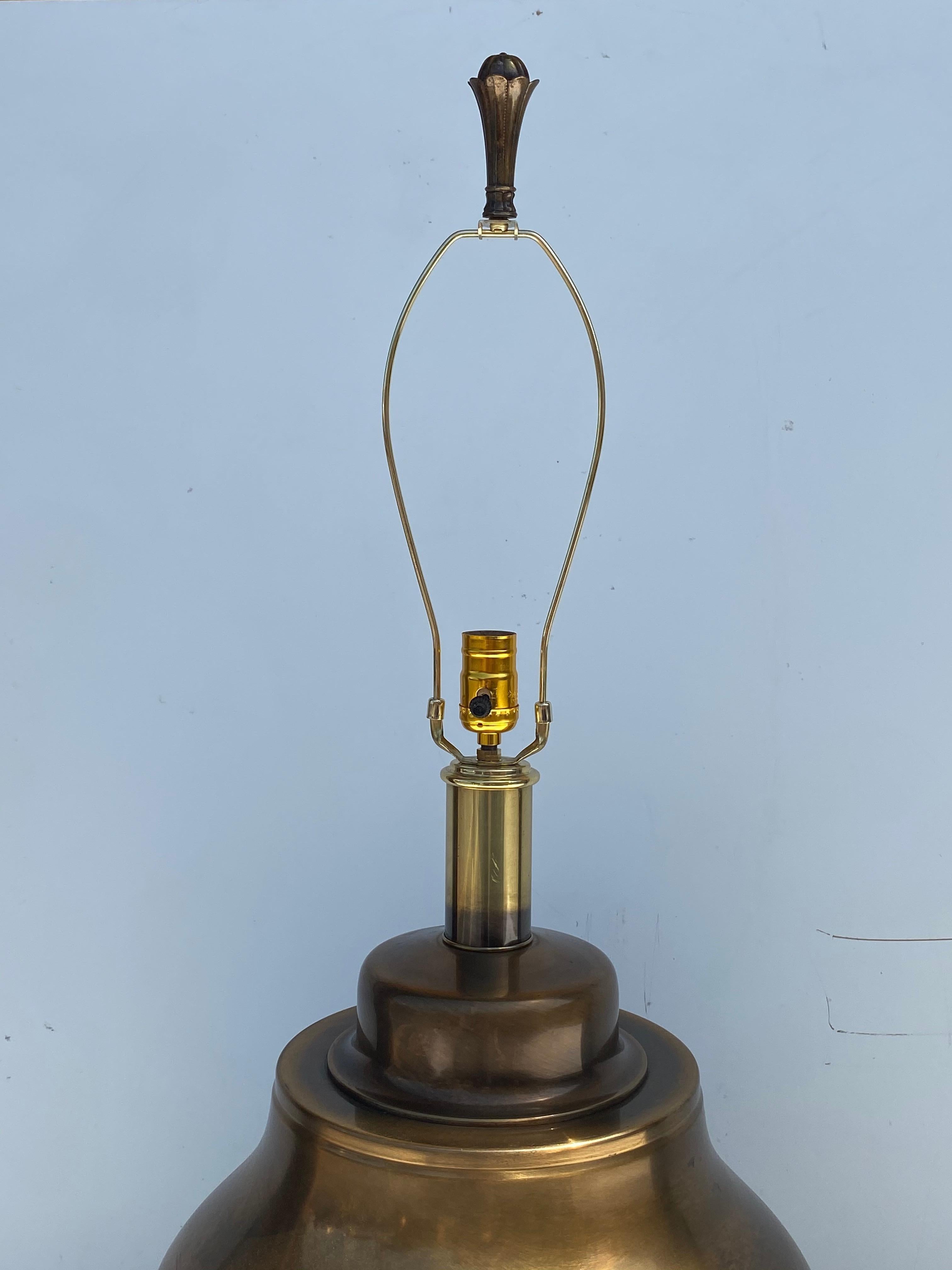 Paar große Ingwerglas-Lampen aus Messing (Metall) im Angebot