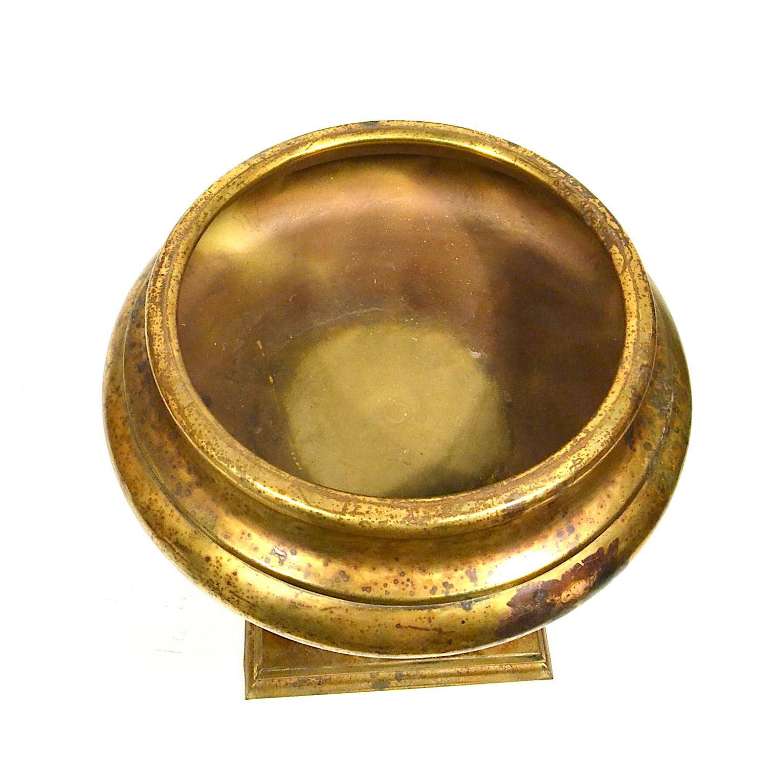 Pair of Large Brass Jardinière In Fair Condition For Sale In Bransby, GB