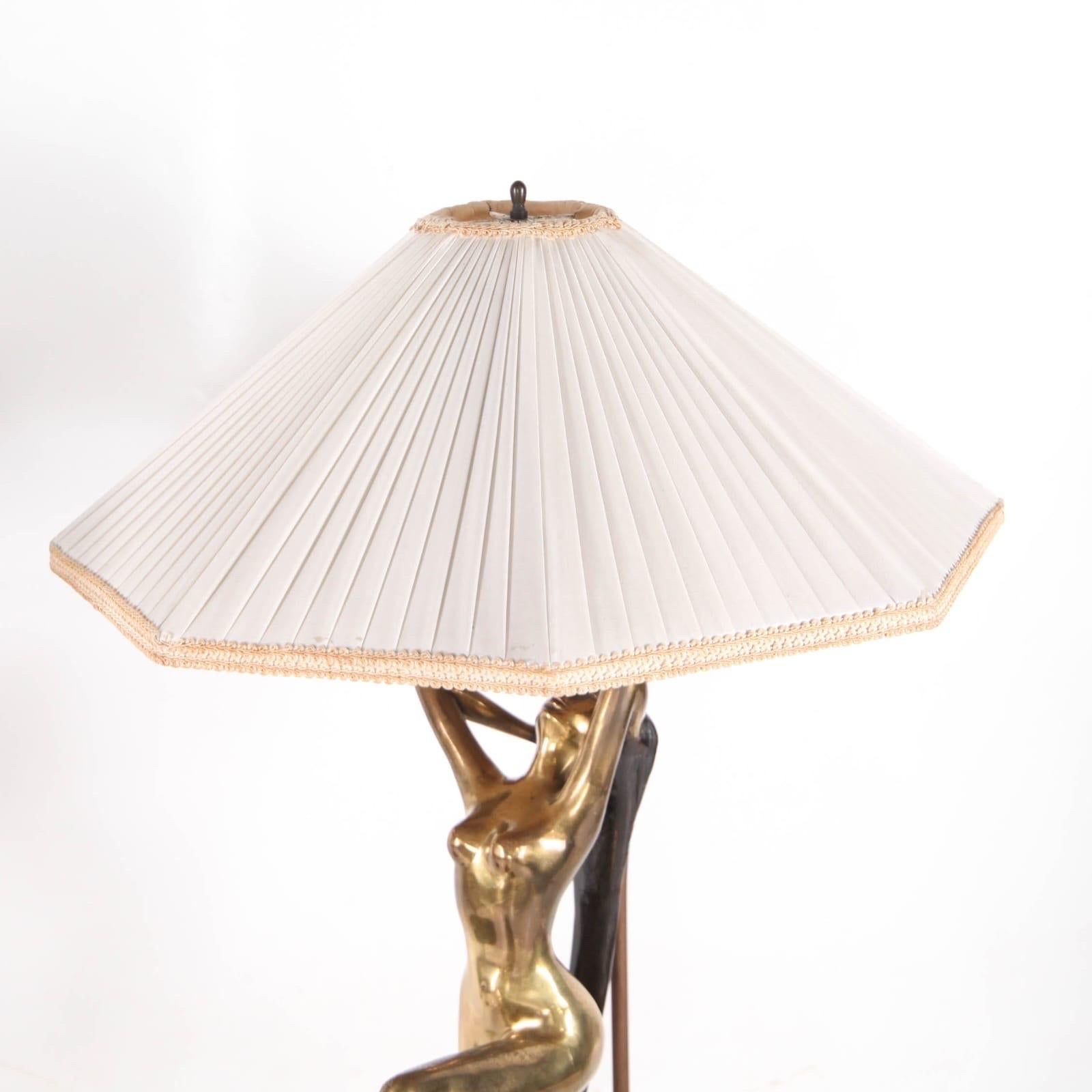 Paire de grandes lampes en laiton en vente 9