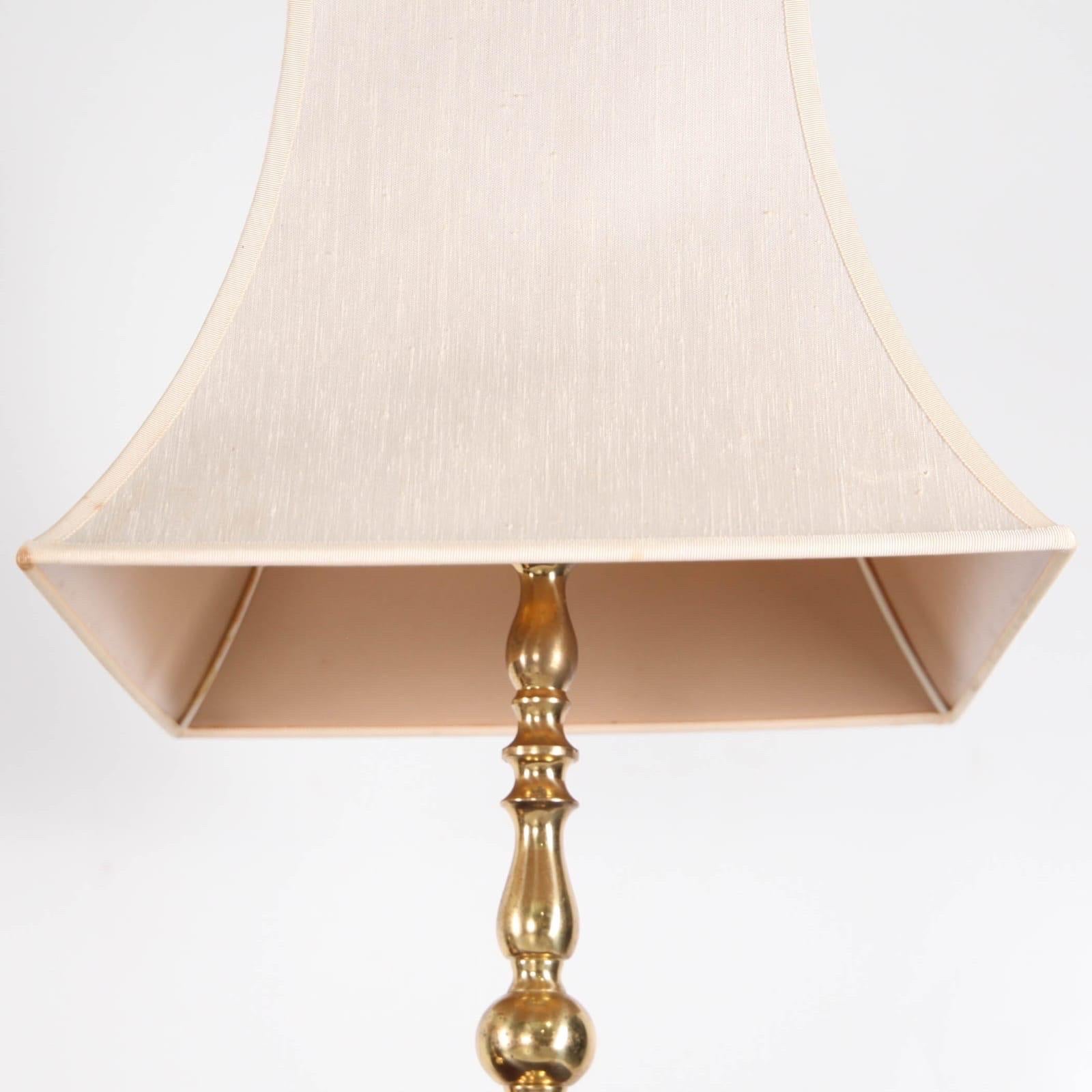 Pair of large brass lamps In Good Condition For Sale In Isle Sur Sorgue, FR