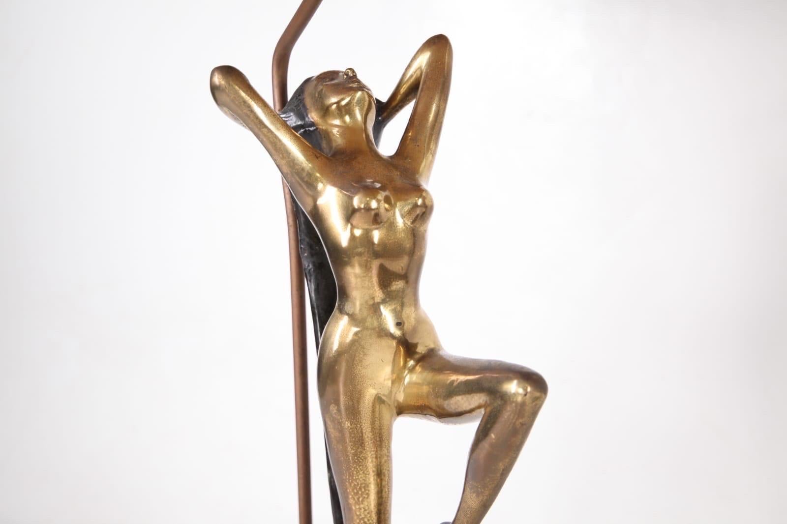 Paire de grandes lampes en laiton en vente 3