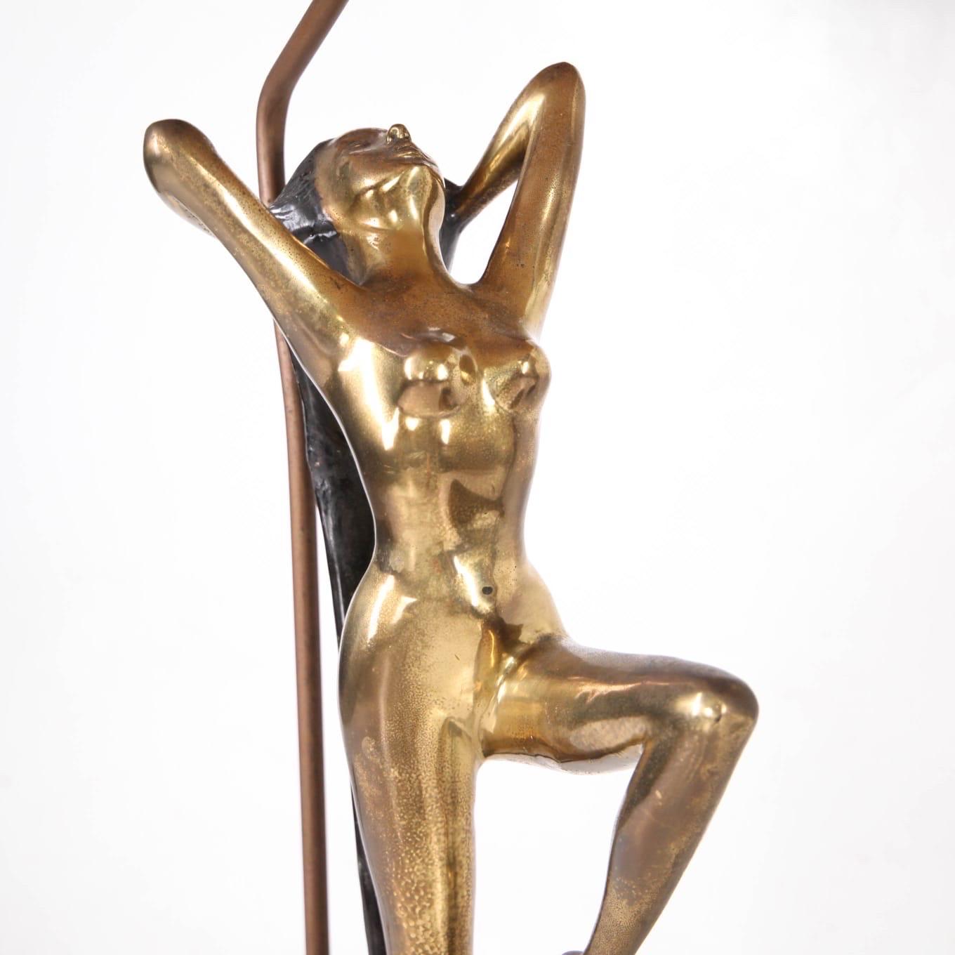 Paire de grandes lampes en laiton en vente 4
