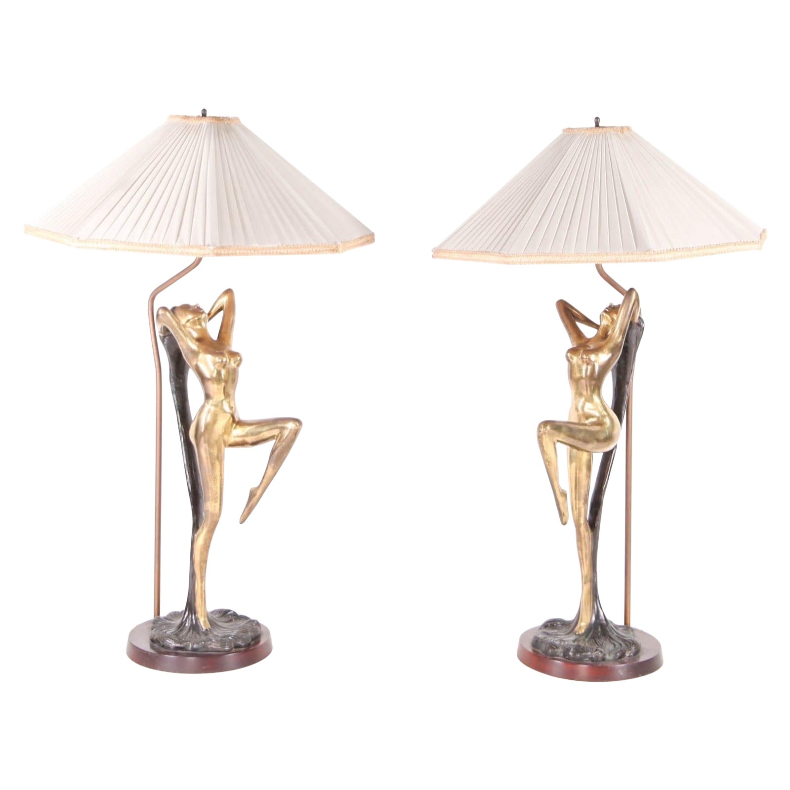 Paire de grandes lampes en laiton en vente