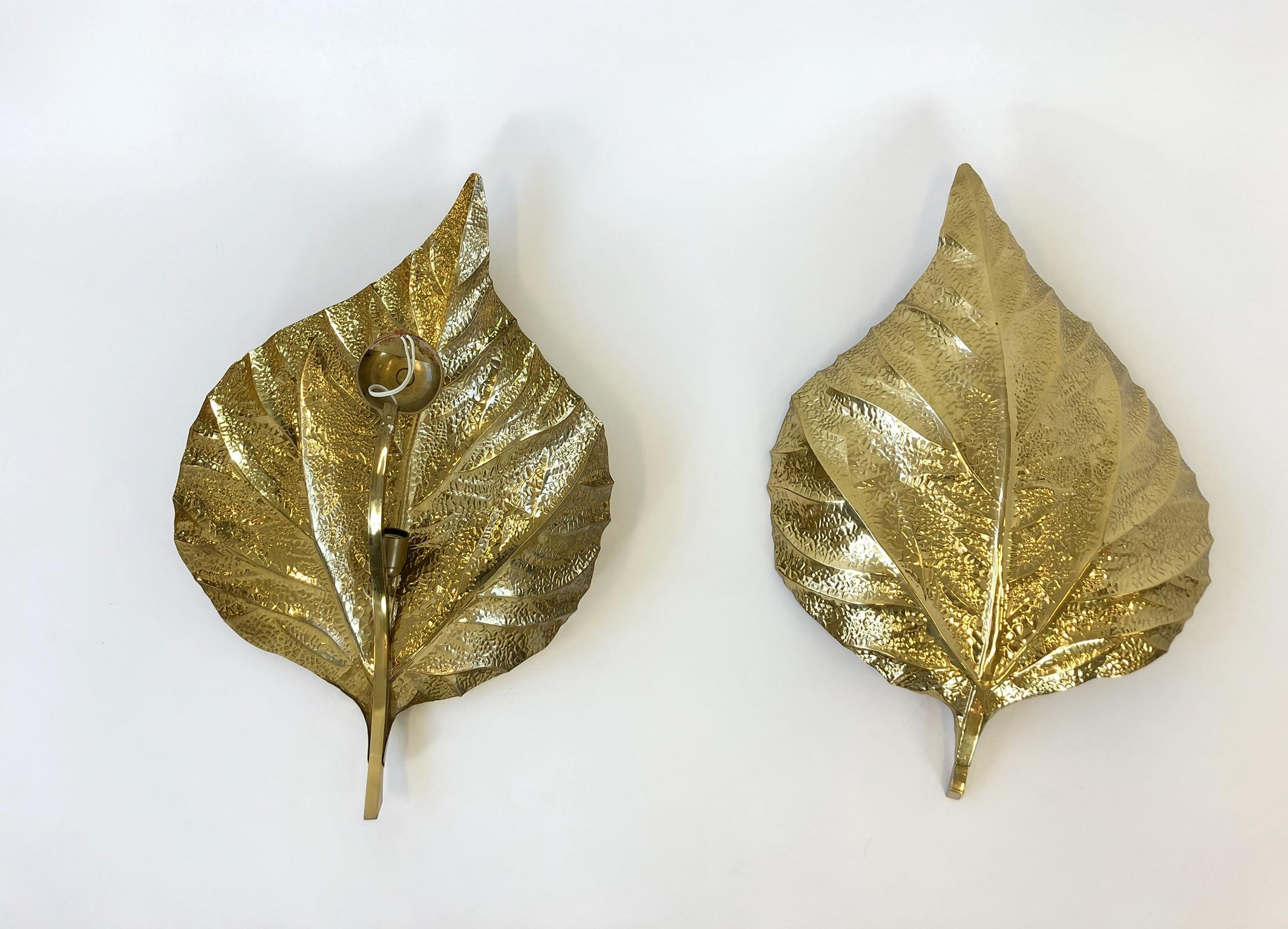 Modern Pair of Large Brass Rhubarb Leafs Wall Scones by Tommaso Barbi