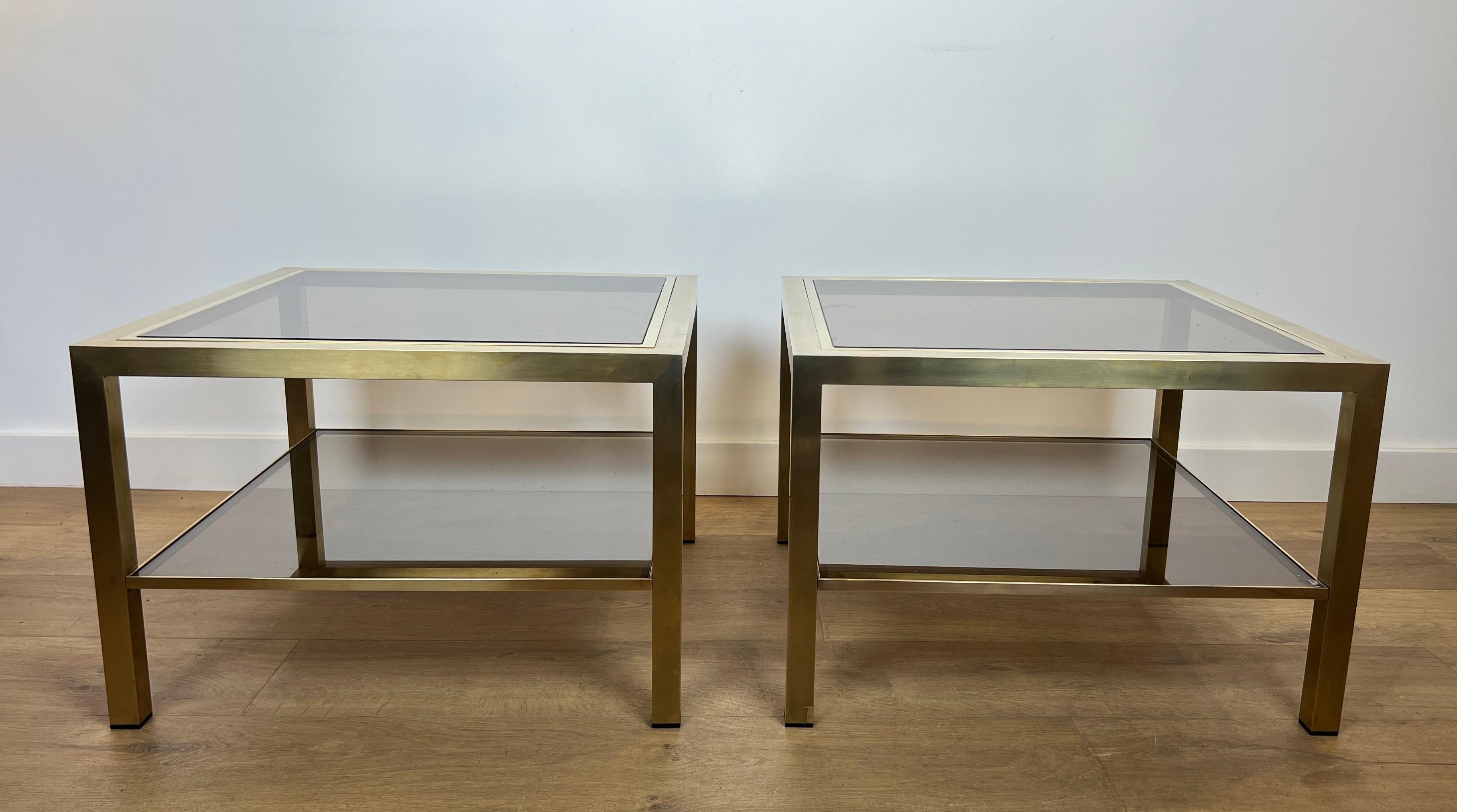Paire de grandes tables d'appoint en laiton avec verre fumé Bon état - En vente à Marcq-en-Barœul, Hauts-de-France