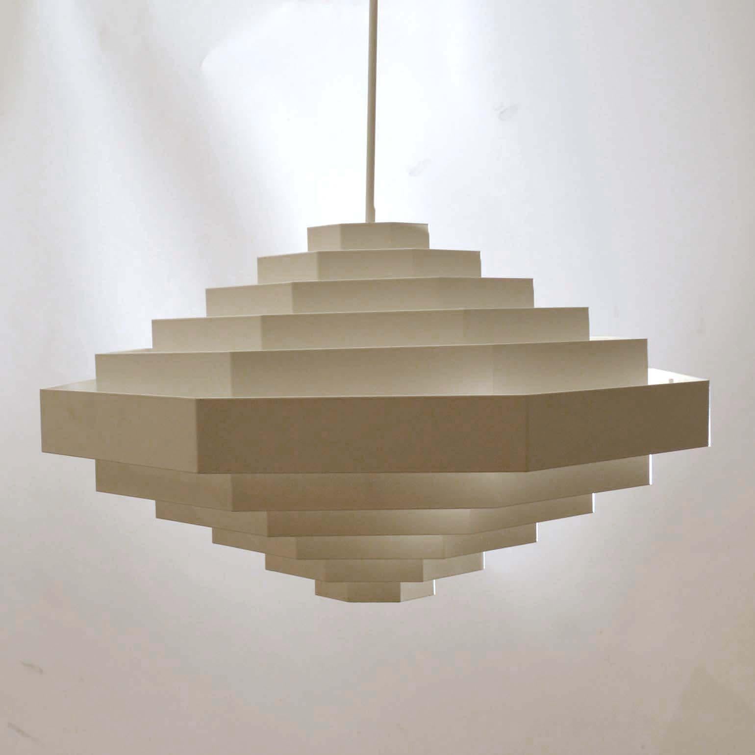Pair of Large Bright White Metal Octagonal Origami Chandeliers by Spectral, 1970 4