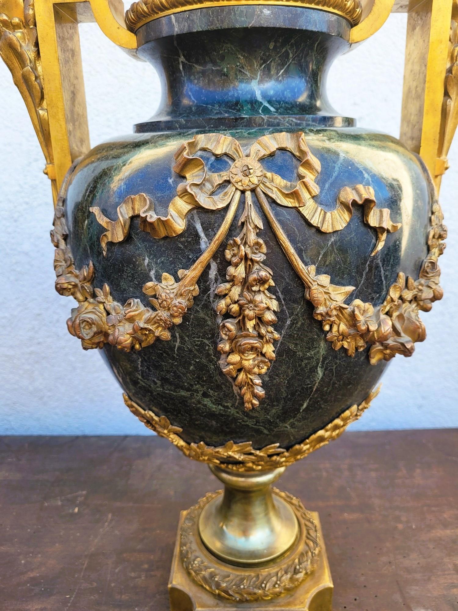Bronzo Coppia di grandi cassette in bronzo e marmo, Napoleone III, XIX secolo in vendita