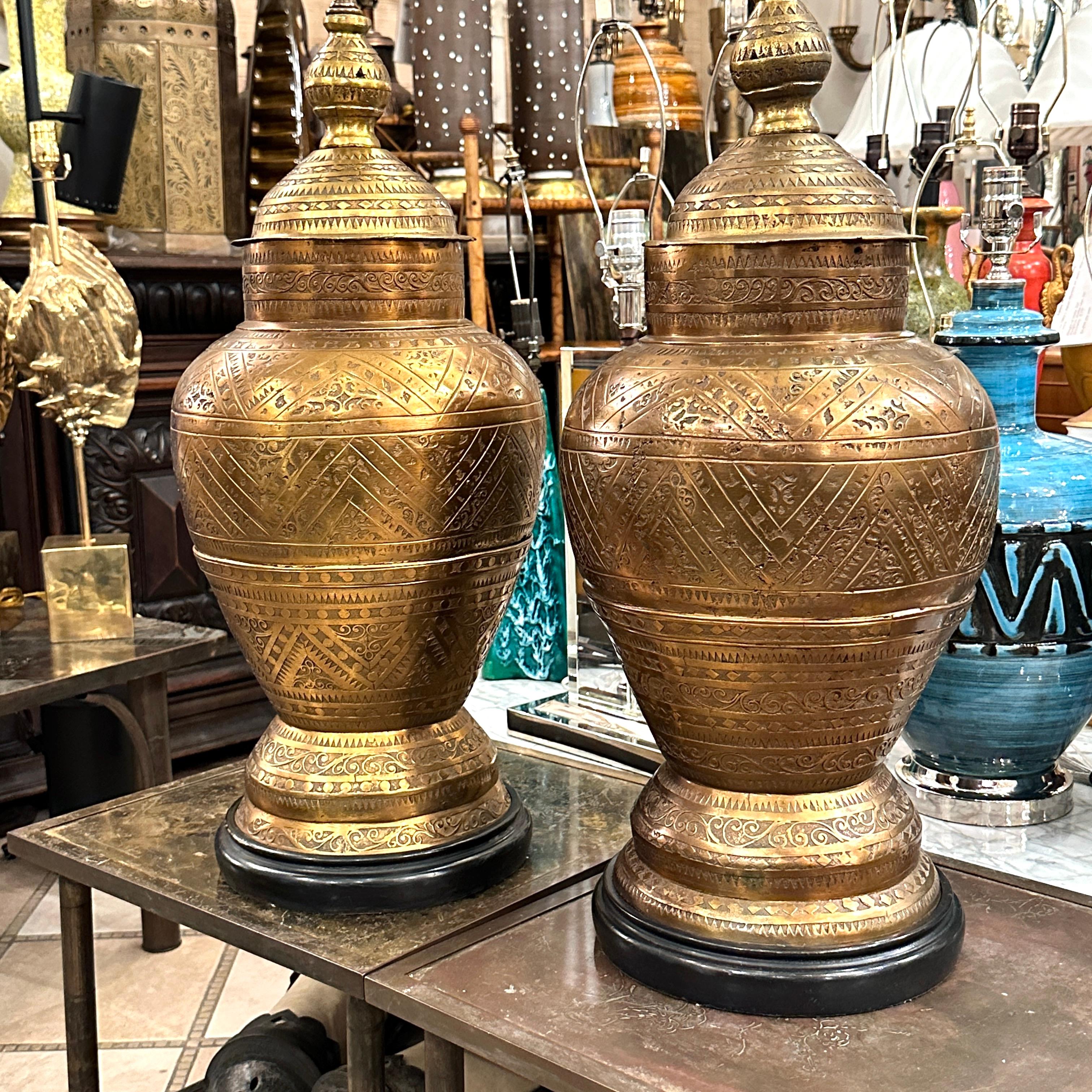 Pair of Large Bronze Lamps In Good Condition For Sale In New York, NY