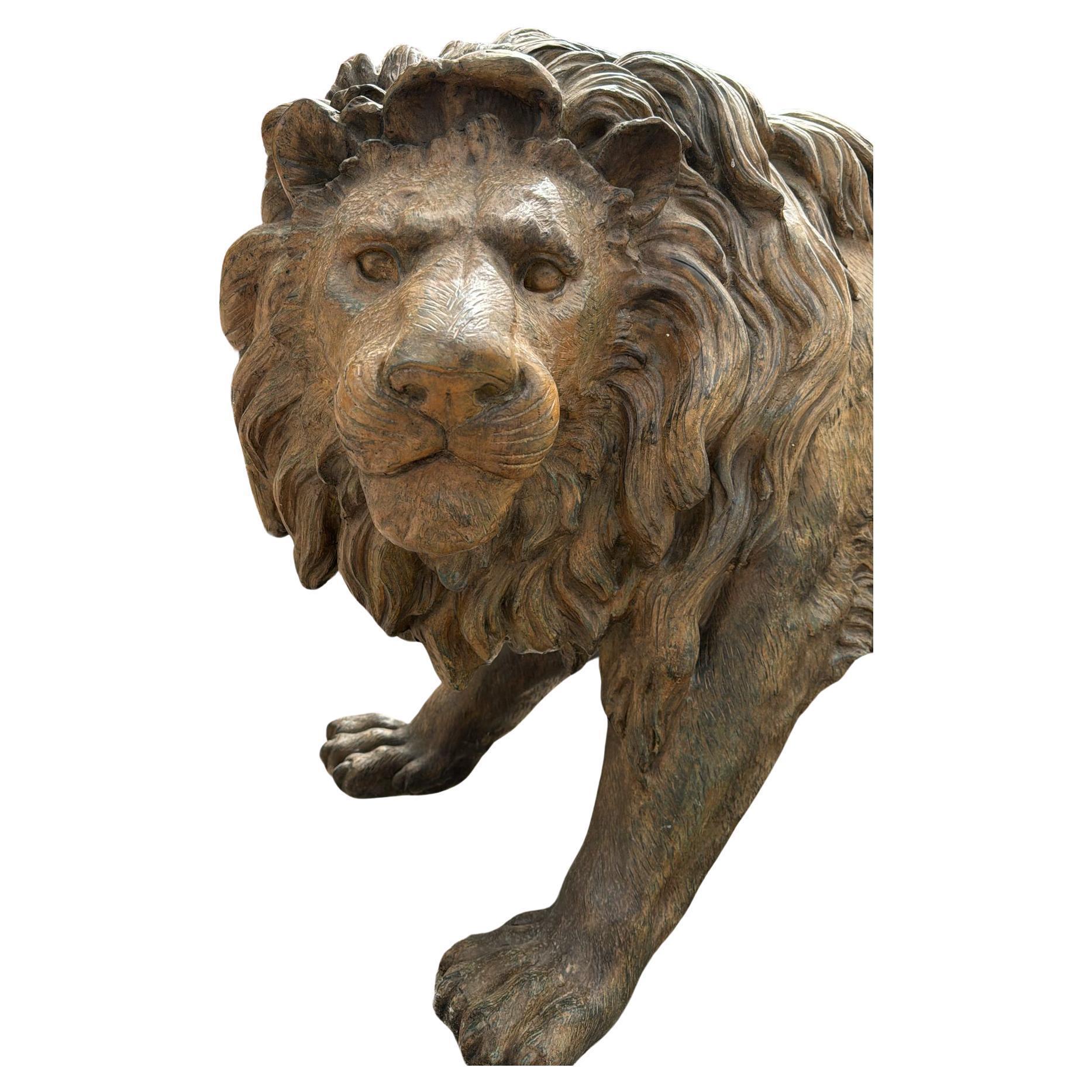 Bronzo Coppia di grandi leoni in bronzo in vendita