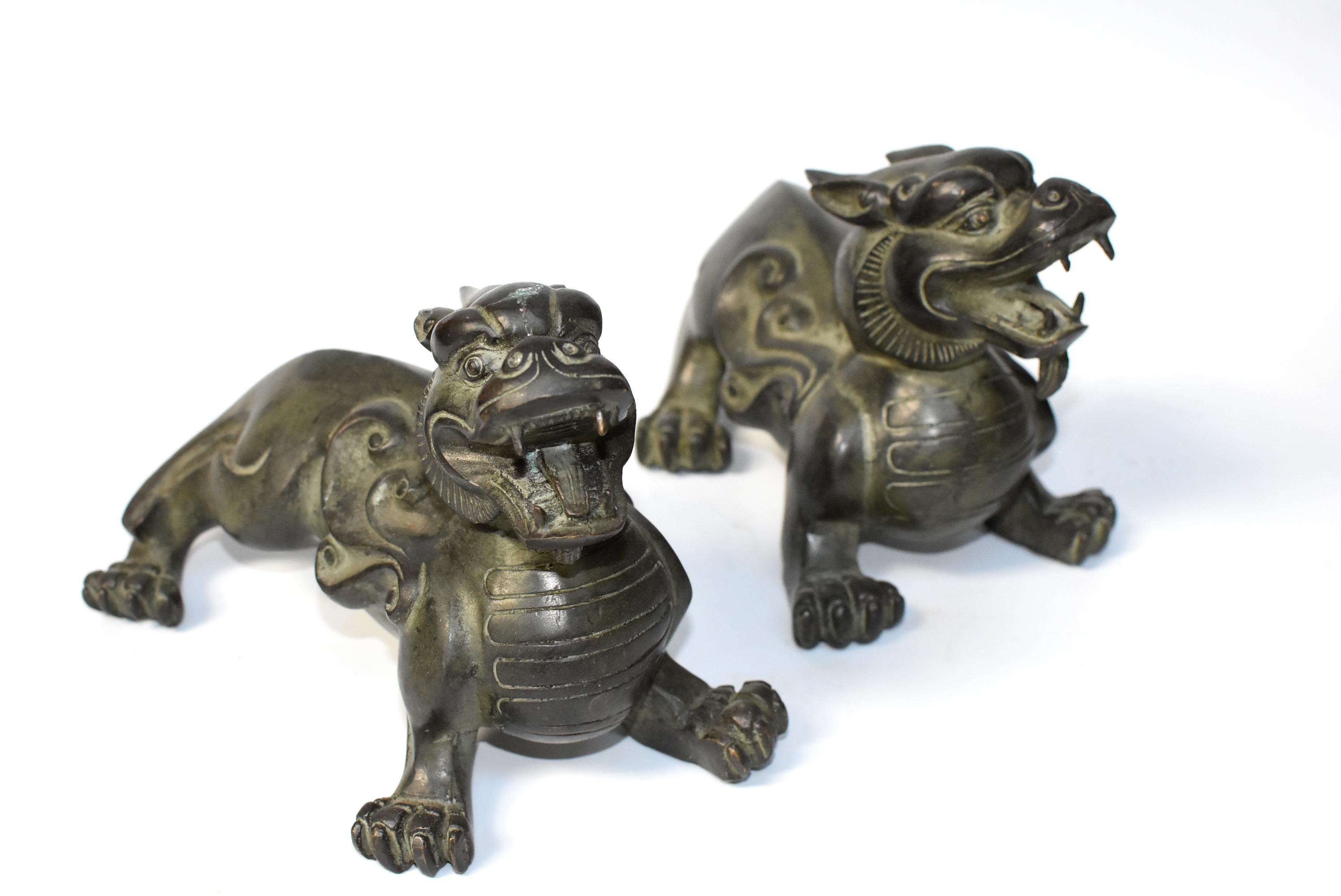Pair of Large Bronze Pixiu Lions with Turtle Shells Paperweights In Good Condition In Somis, CA
