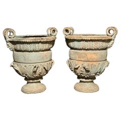Paar große Verdigris-Pflanzgefäße aus Bronze