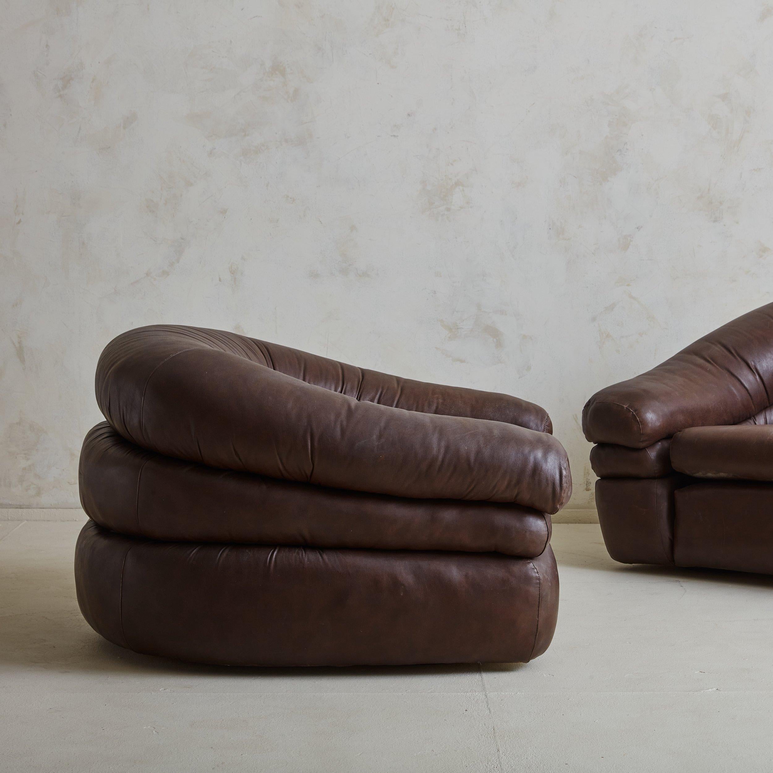 Pair of Large Brown Leather Lounge Chairs by de Pas, D’Urbino & Lomazzi, Italy For Sale 1