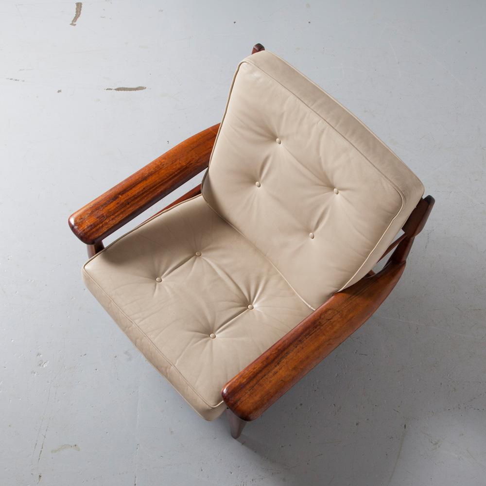 Pair of Large Brutalist Rosewood Lounge Chair by Brazilian Designer Jean Gillon In Good Condition For Sale In BUSSUM, NH