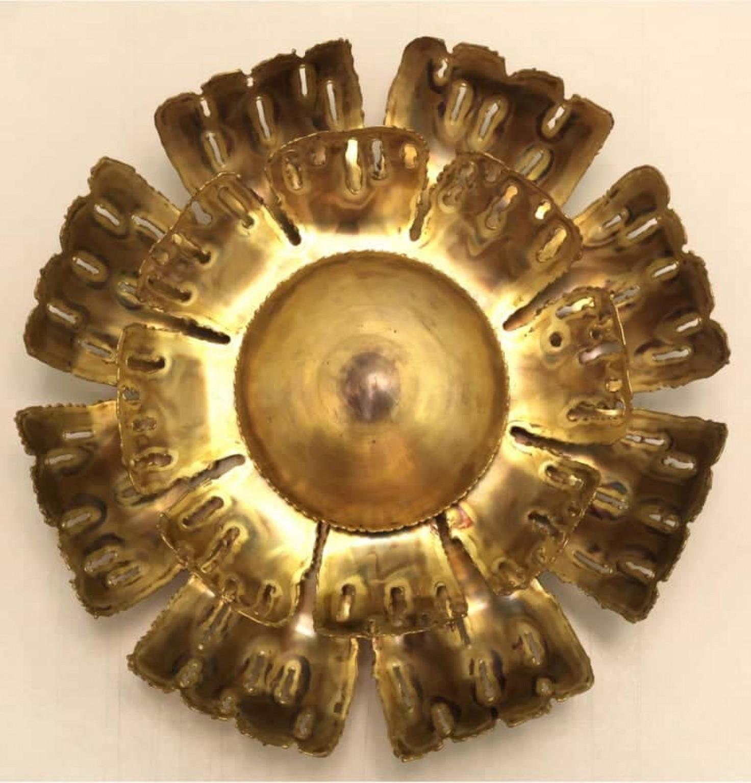 Paire de grandes appliques murales brutalistes à fleurs de Svend Aage Holm Sørensen, années 1960 Bon état - En vente à Rijssen, NL