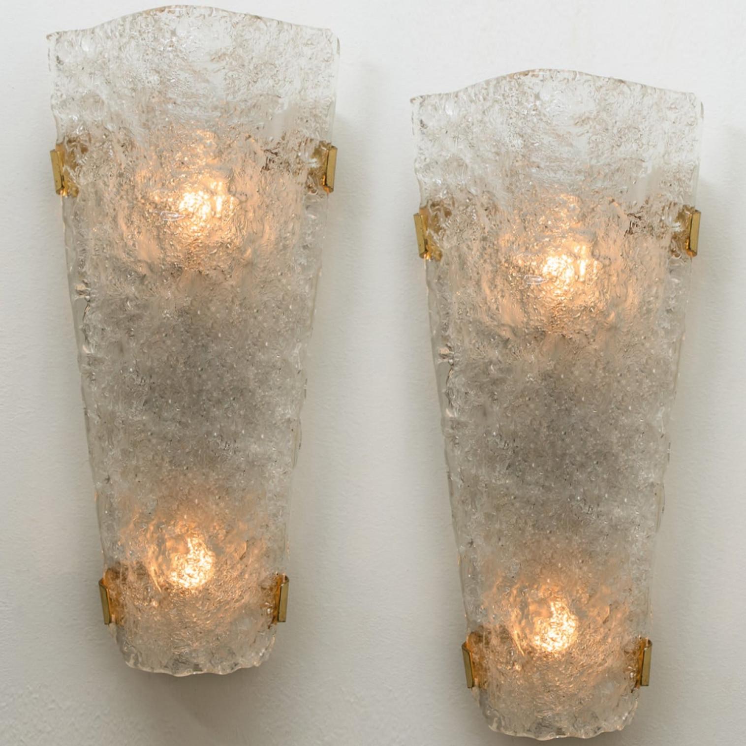 Allemand Paire de grandes appliques ou appliques murales en verre de Murano, années 1960 en vente
