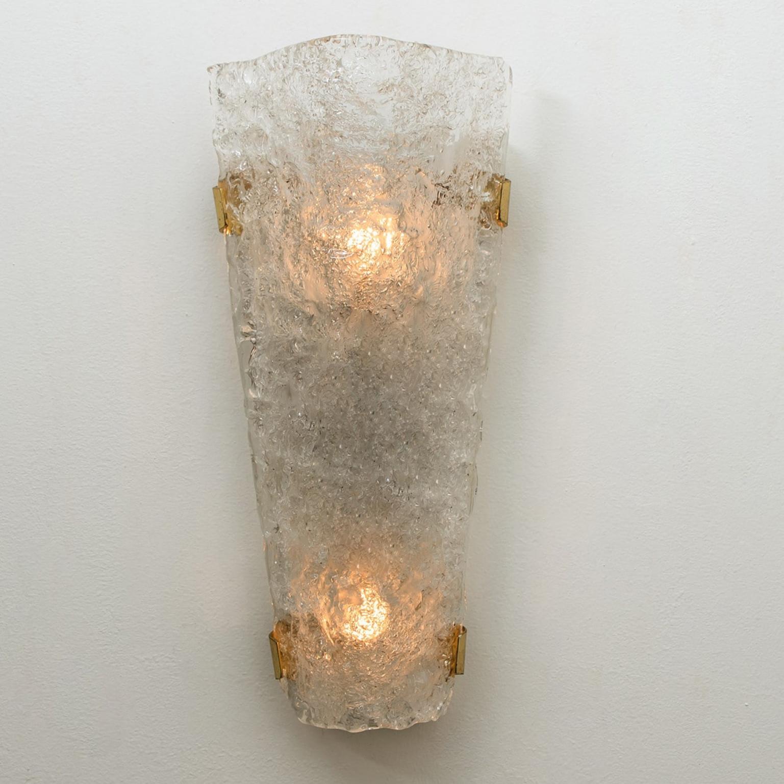 Milieu du XXe siècle Paire de grandes appliques ou appliques murales en verre de Murano, années 1960 en vente