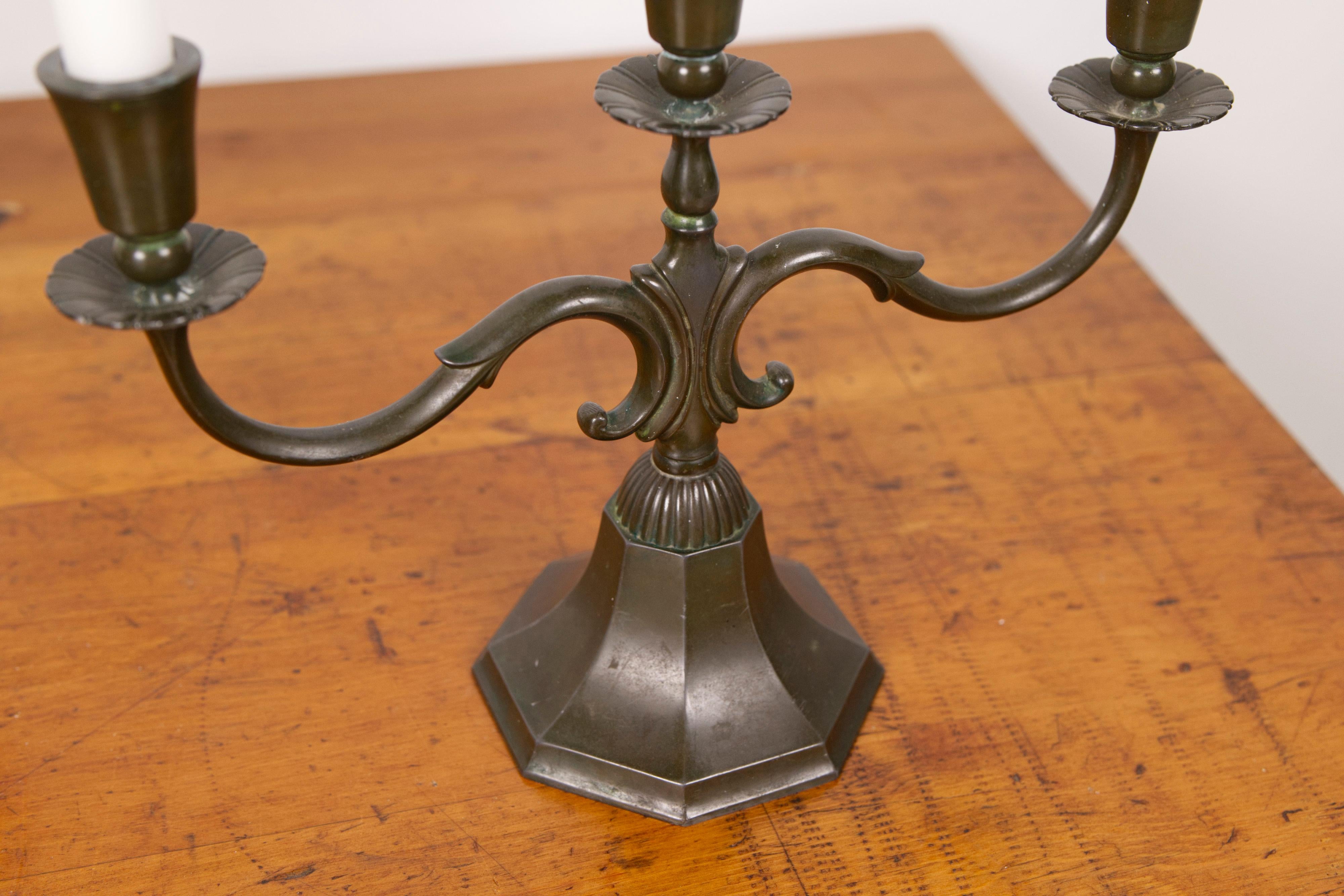 Coppia di grandi candelabri 'modello 155' in metallo disko di Just Andersen, anni '30 in vendita 7