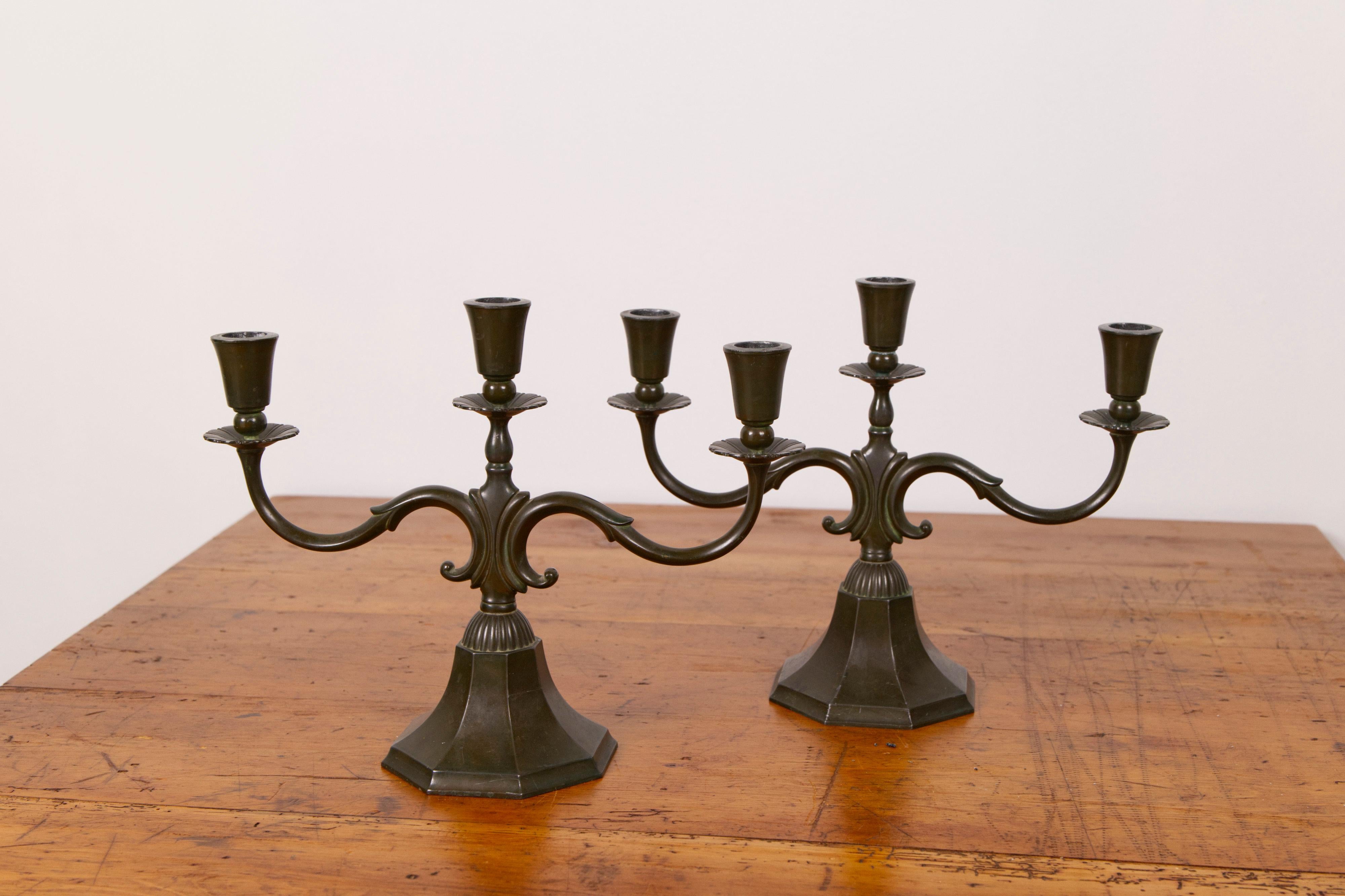 Metallo Coppia di grandi candelabri 'modello 155' in metallo disko di Just Andersen, anni '30 in vendita