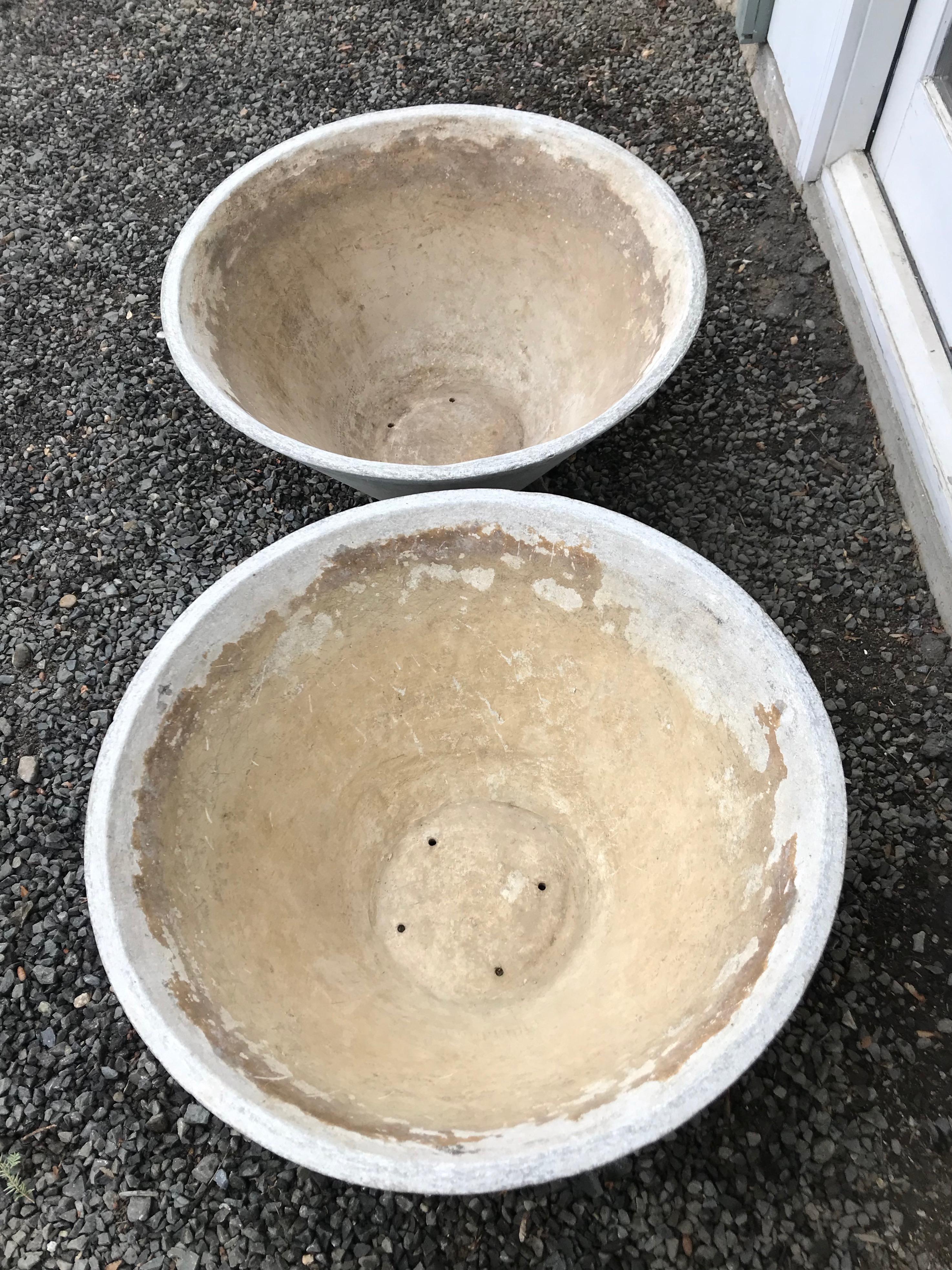 Pair of Large Canted Planters by Willy Guhl In Good Condition In Woodbury, CT