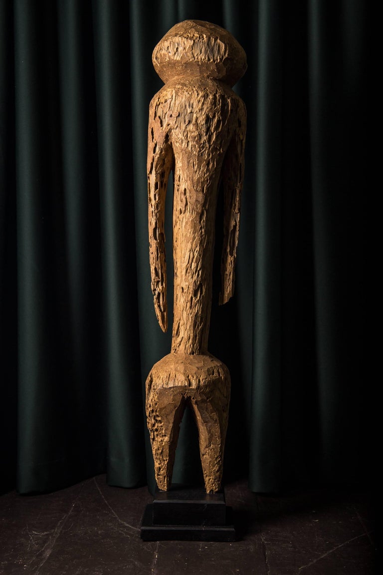 sculptural figures
