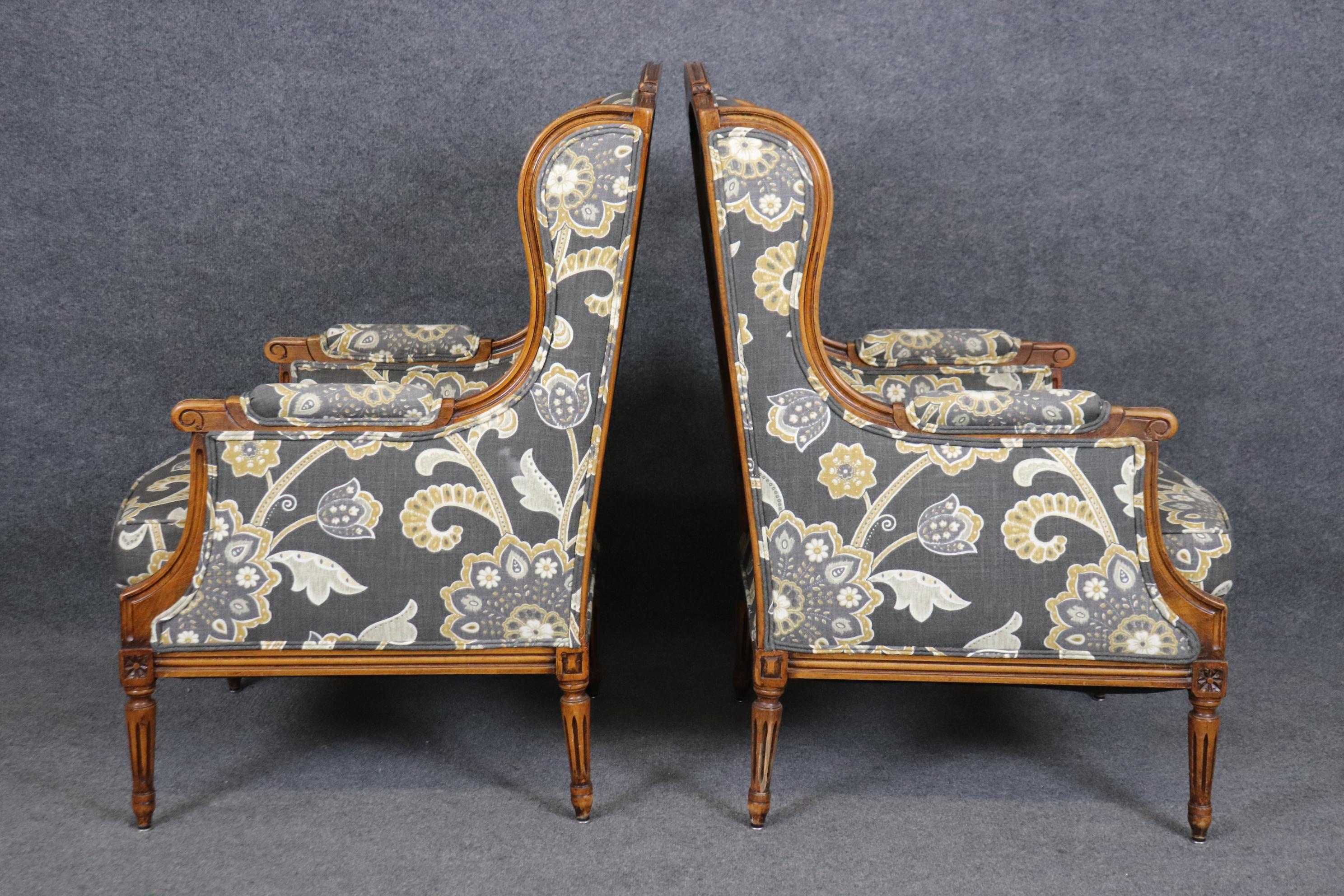 Pair of Large Carved Walnut French Louis XV Bergere Chairs  In Good Condition For Sale In Swedesboro, NJ