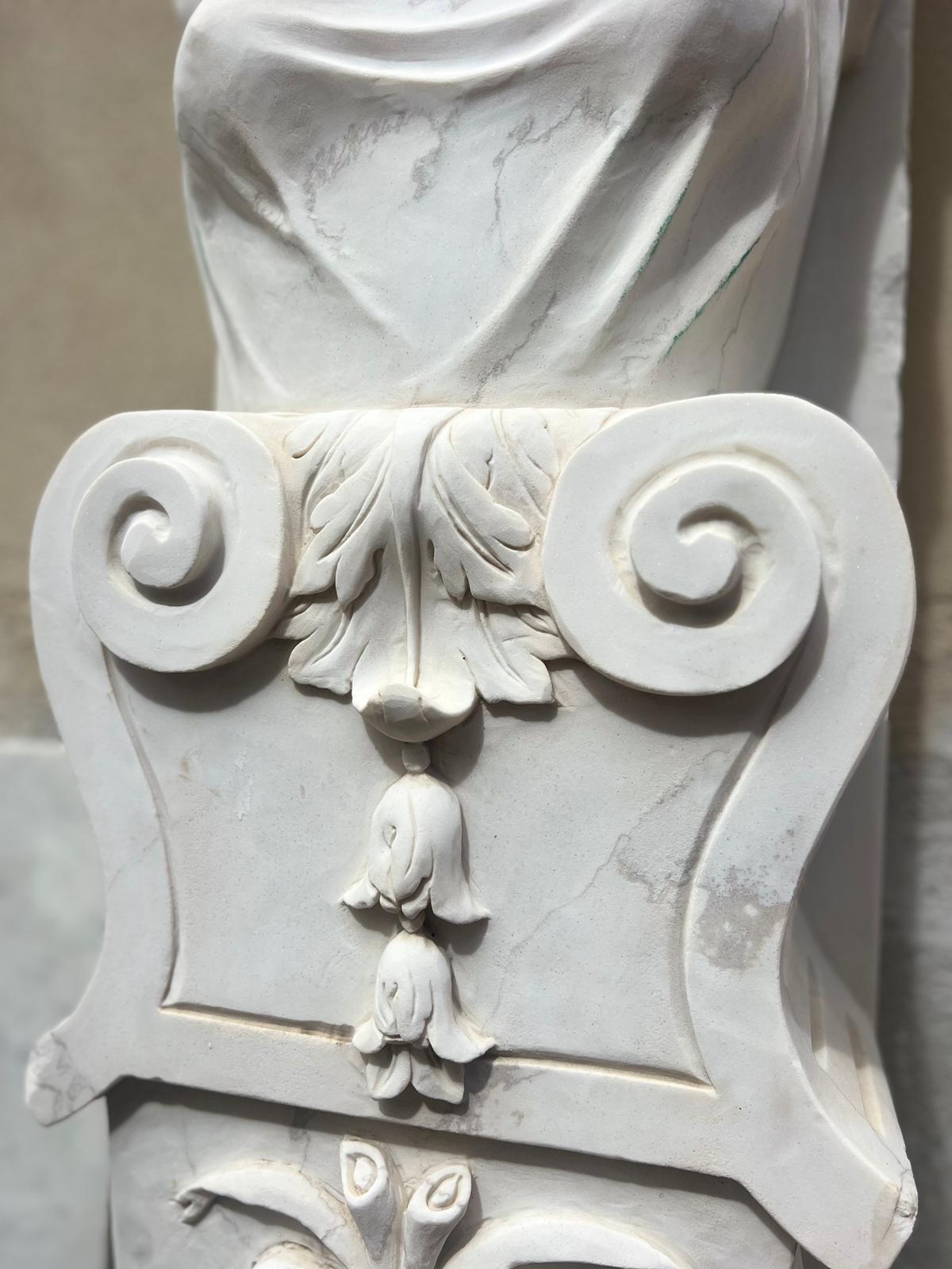 Pair of large Caryatids in white marble. ADDITIONAL PHOTOS, INFORMATION OF THE LOT AND SHIPPING INFORMATION CAN BE REQUEST BY SENDING AN EMAIL 

Tags: Coppia di grandi Cariatidi. Par de cariátides grandes. Paire de grandes Cariatides. Paar große