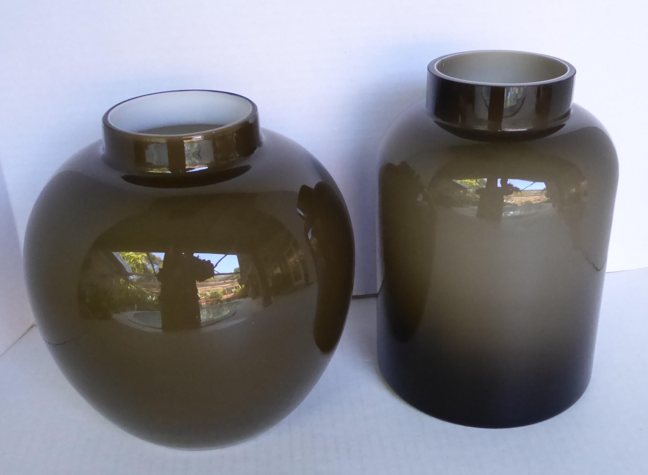 Milieu du XXe siècle Paire de grands vases en verre ciselé attribués à Holmegaard Glassworks Danemark 1960 en vente