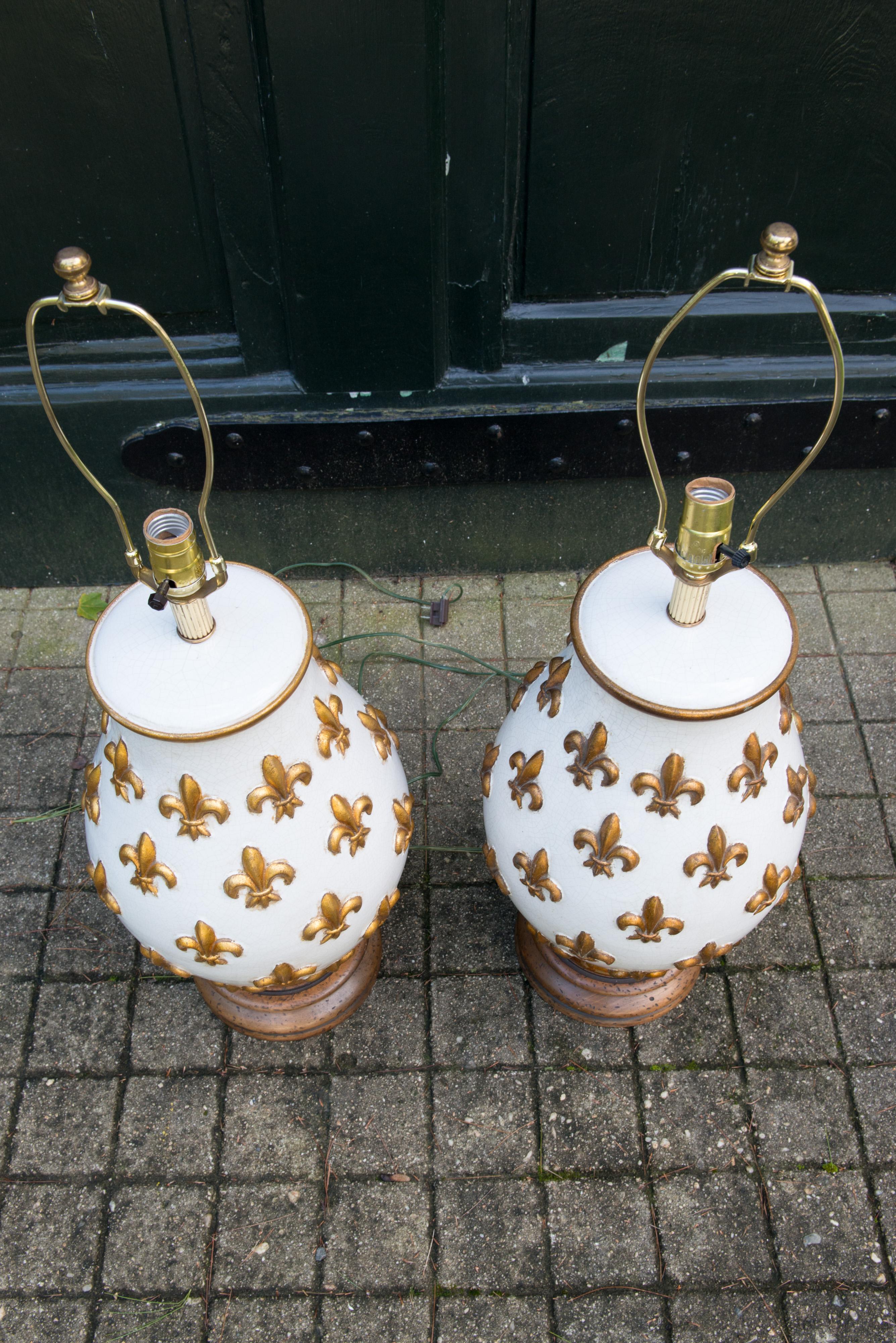 Pair of Large Ceramic Fleur De Lis Lamps In Excellent Condition For Sale In Stamford, CT