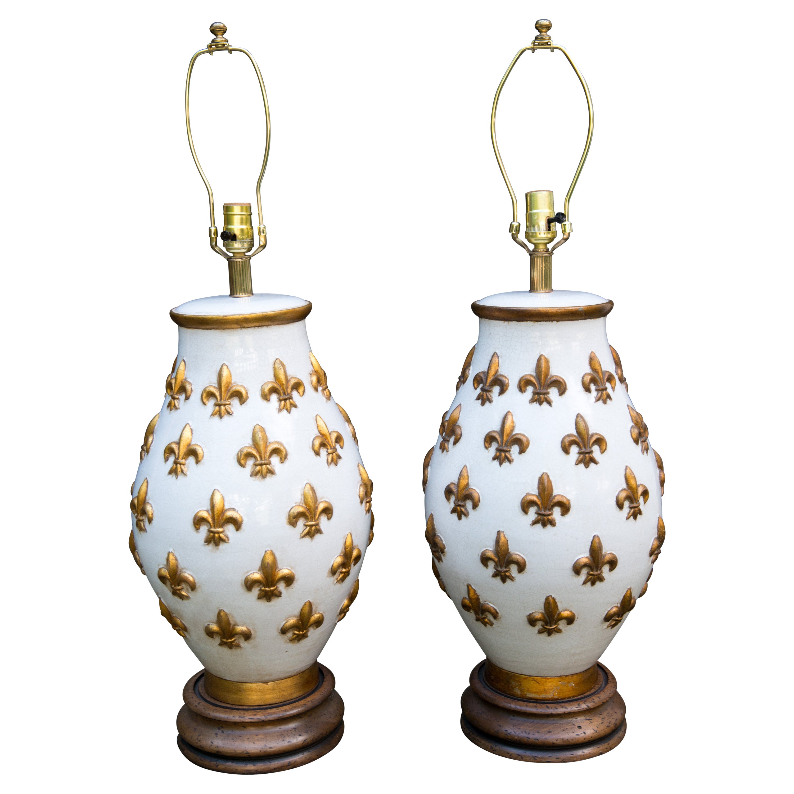Paire de grandes lampes Fleur De Lis en céramique en vente