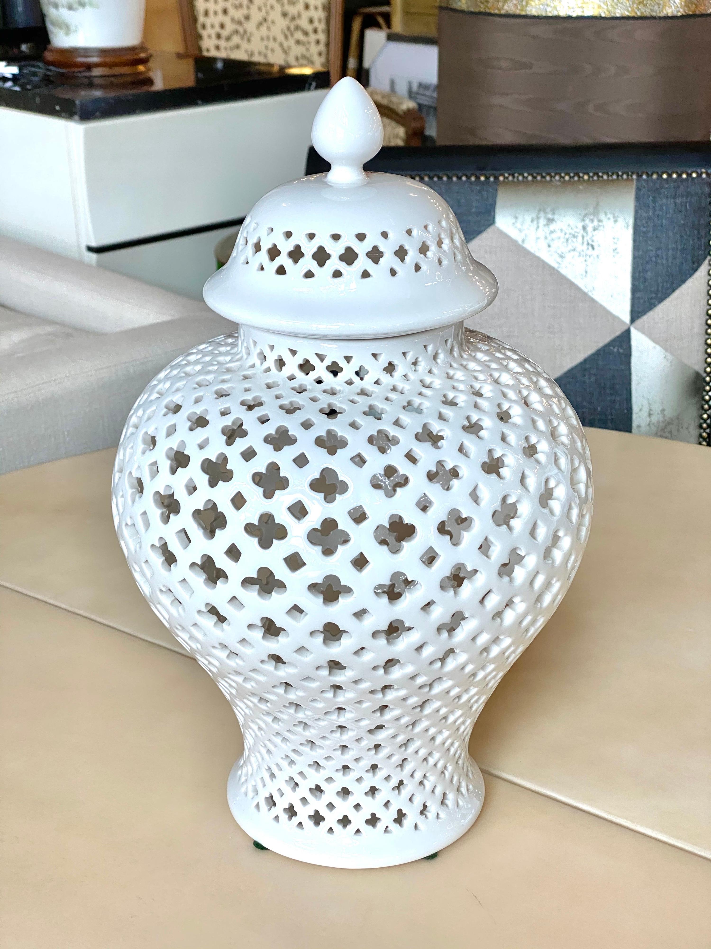 Pair of large ceramic ginger jars

Measures: 16