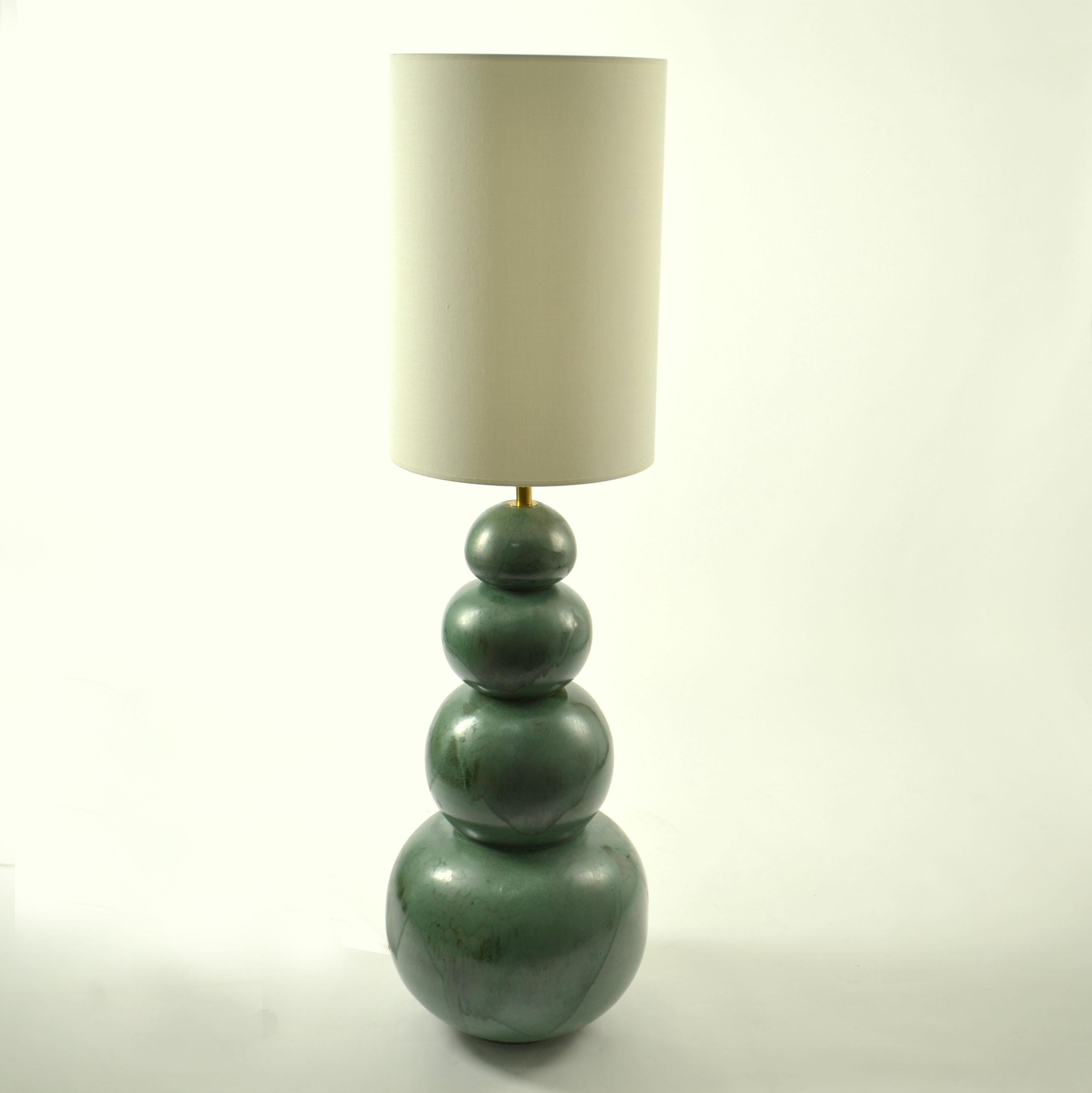 Fin du 20e siècle Paire de grands lampadaires vert-de- mer en céramique attribuée à Kaiser en vente