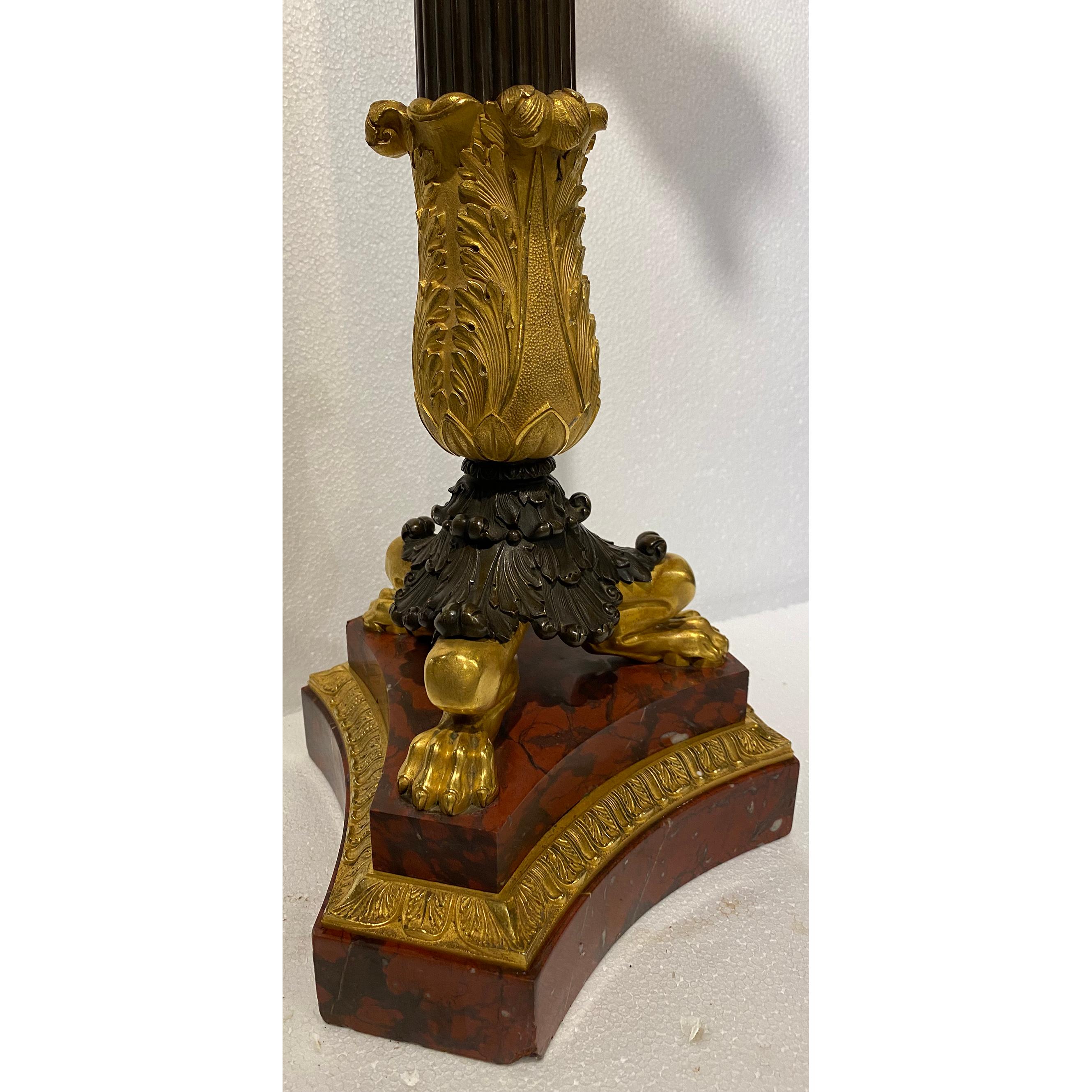 Paar große Charles-XV-Kandelaber aus Goldbronze und patinierter Bronze (Französisch) im Angebot