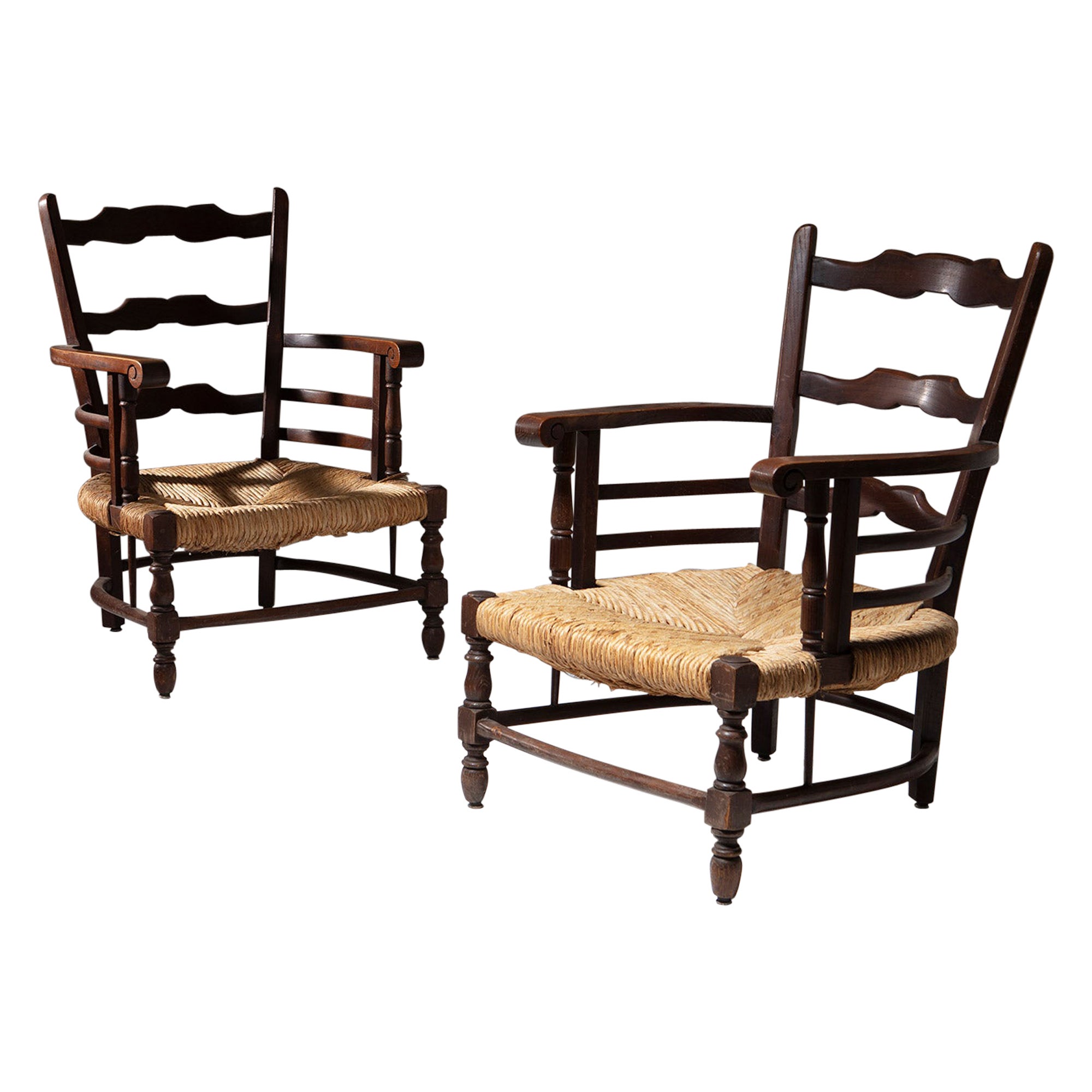 Pareja de grandes sillones de castaño y paja, Italia, 1940srs