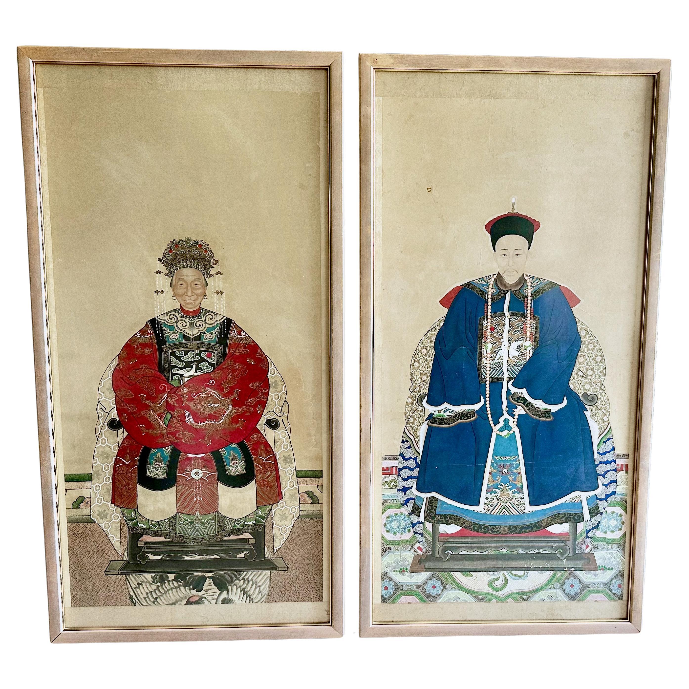 Paire de grands portraits d'ancêtres chinois du 19ème siècle
