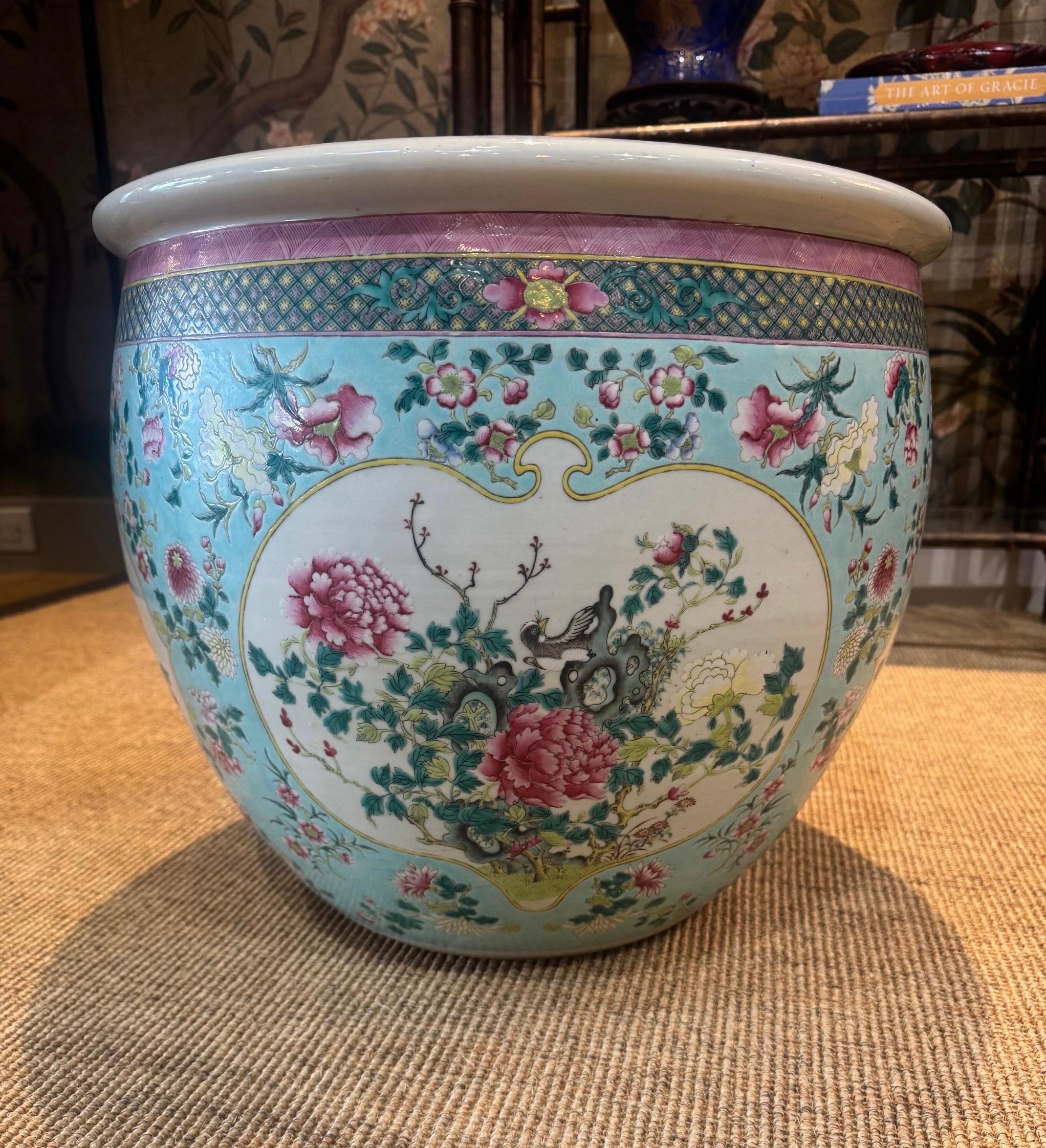 XIXe siècle Paire de grandes jardinières chinoises du 19e siècle en vente