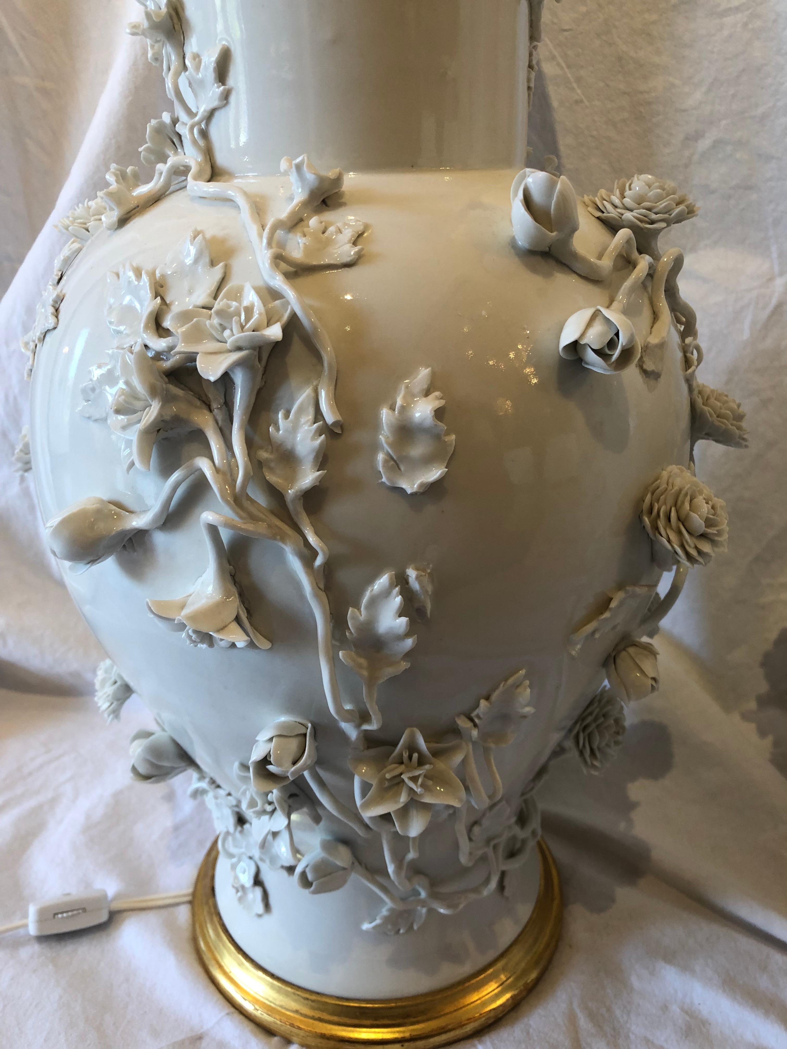 Pair of gorgeous Chinese white blanc d'chine porcelain vase lamps. Encrusted with flowers.

Republic Period.

Measures: Vases are 18