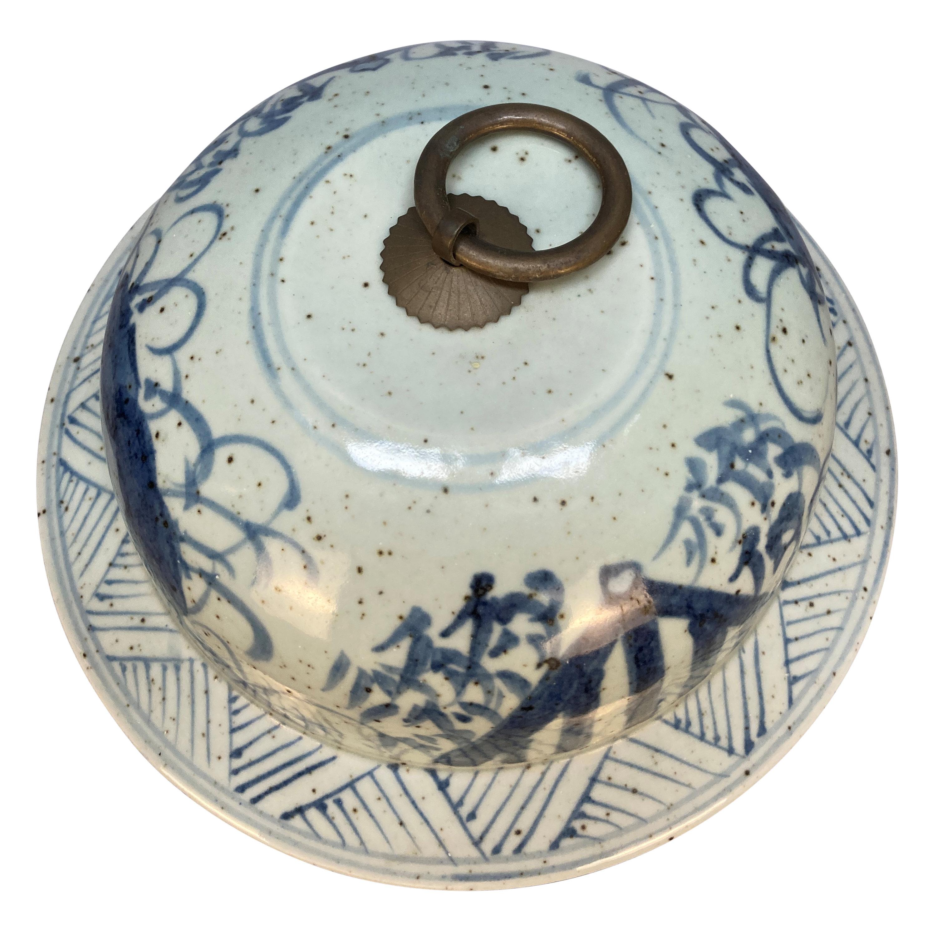 Paar große chinesische blau-weiße Vasen mit Deckeln im Zustand „Gut“ im Angebot in Kent, Dover