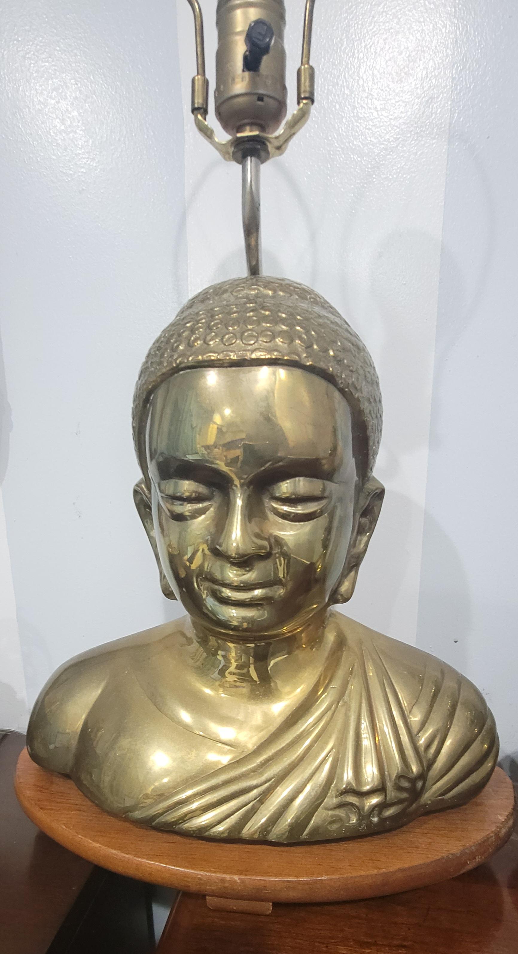 Bronze Paire de grandes lampes de bureau chinoises à buste de Bouddha en bronze en vente