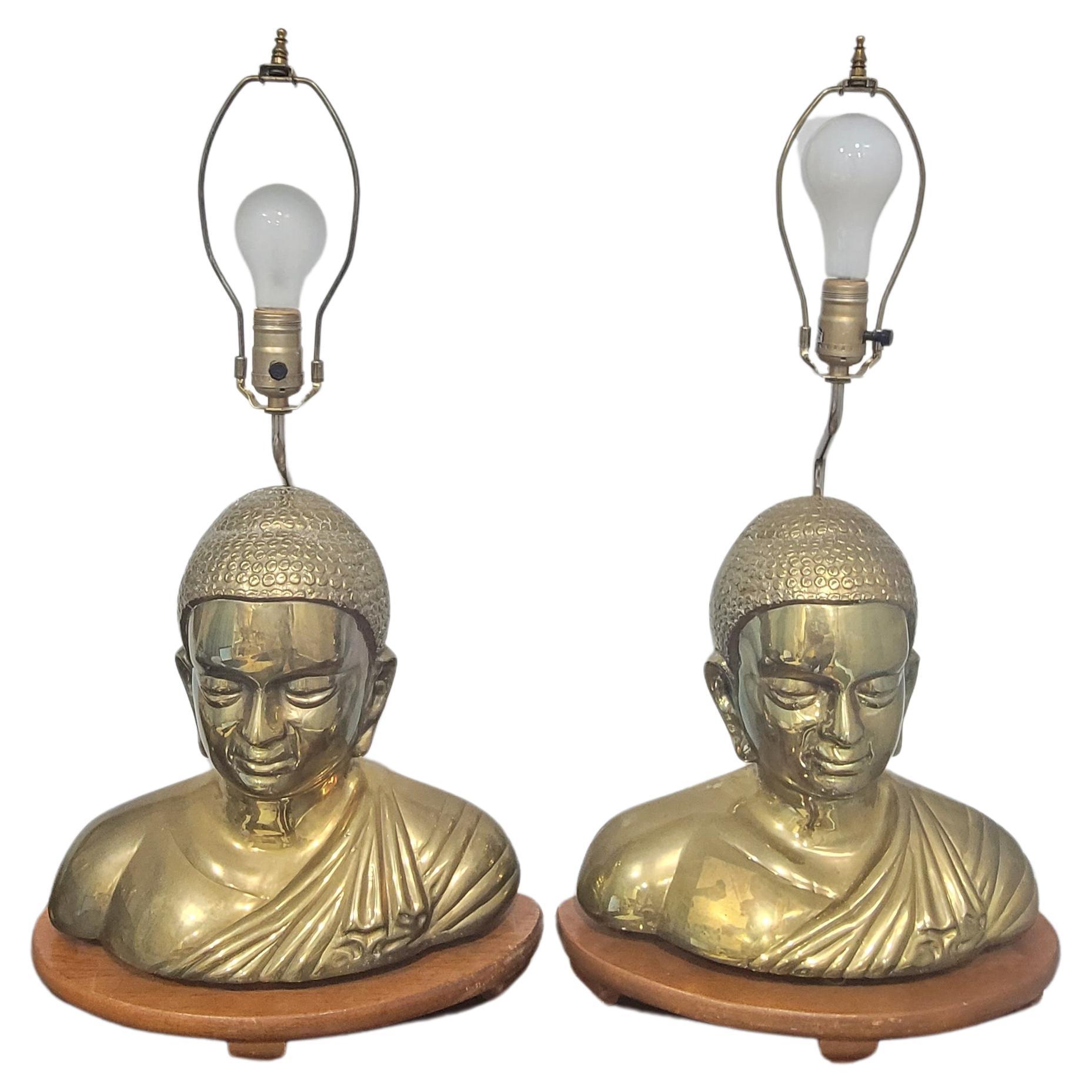 Paire de grandes lampes de bureau chinoises à buste de Bouddha en bronze en vente