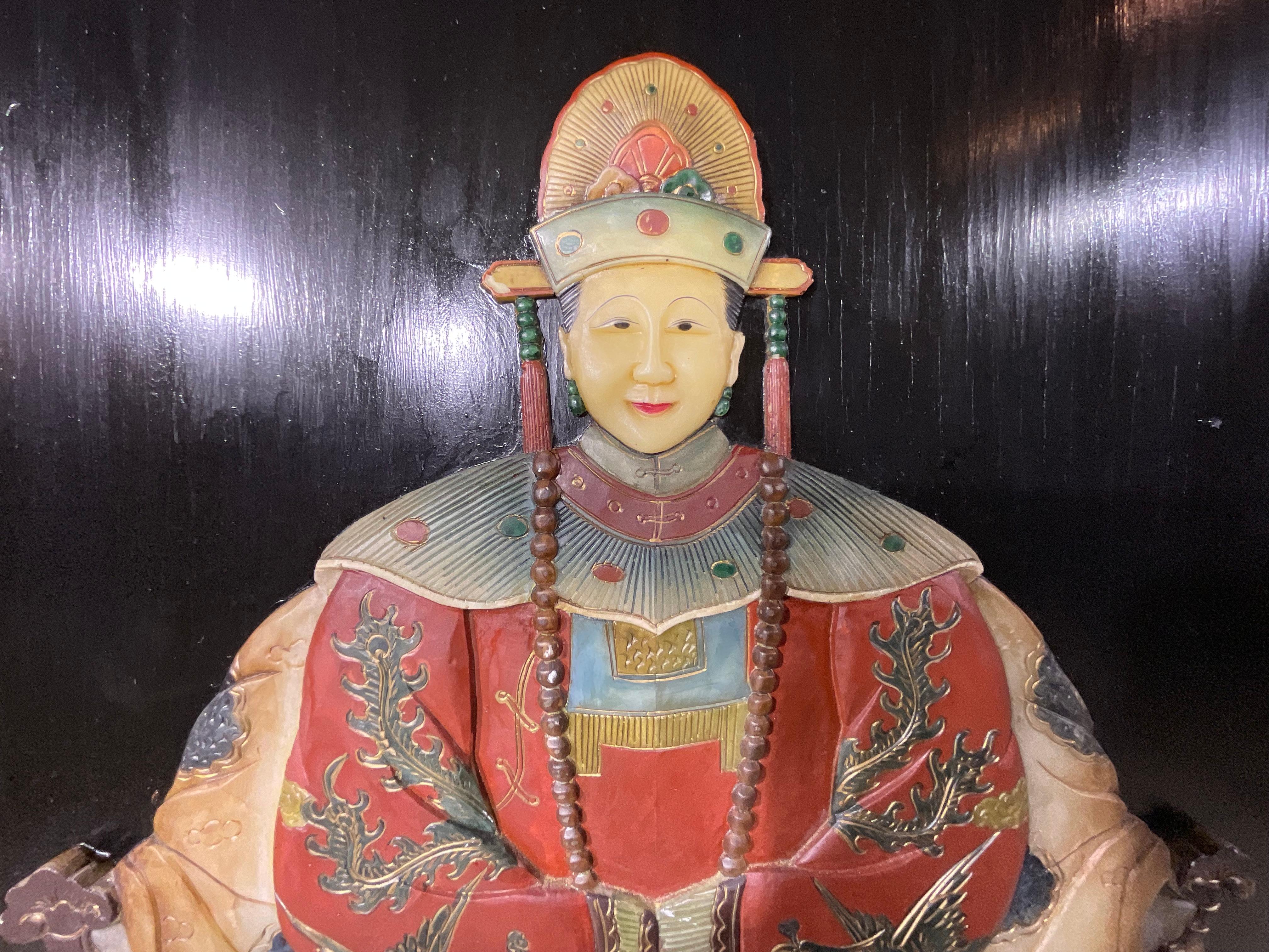 Paar große chinesische geschnitzte Hartsteinporträts von Kaiser und Kaiserin im Angebot 5