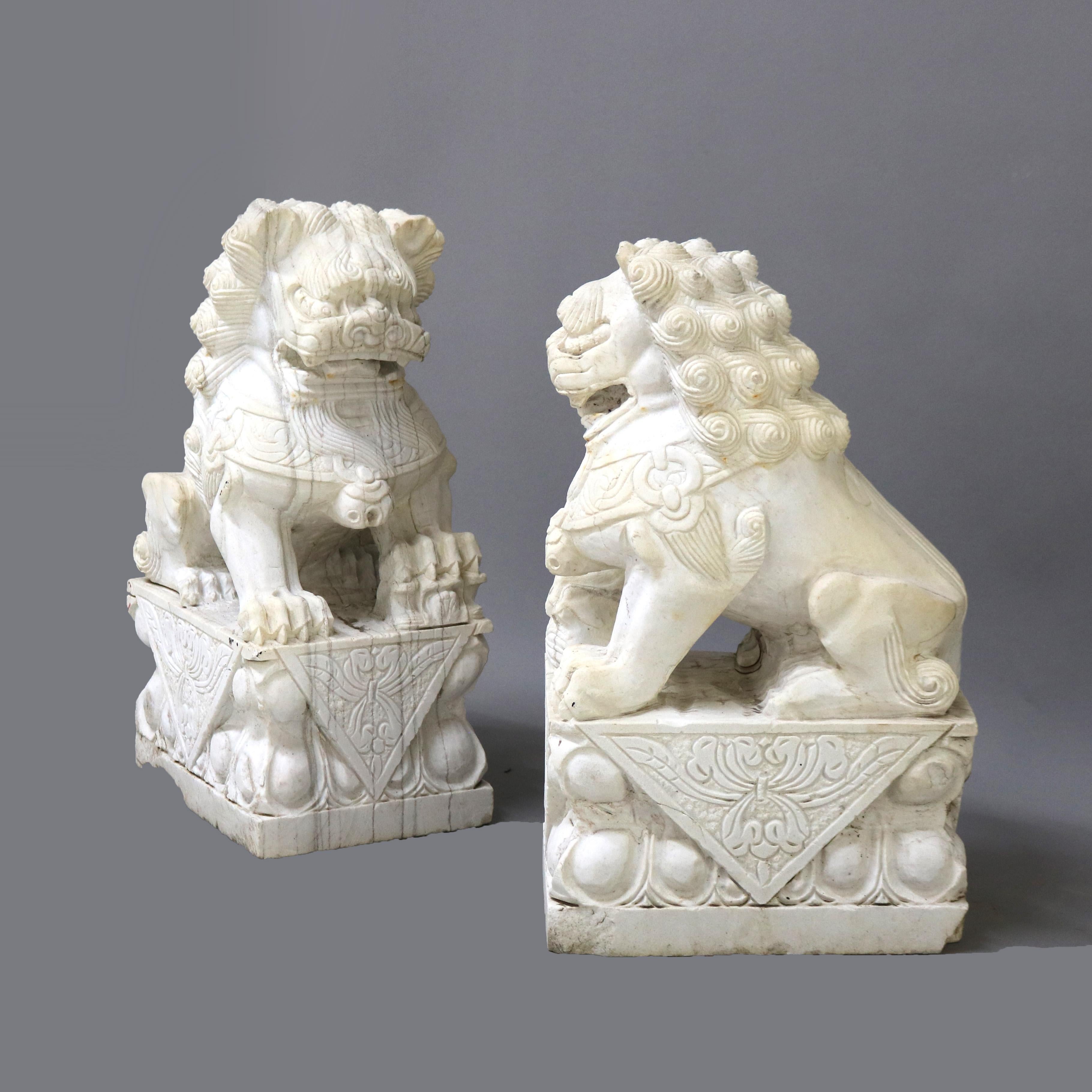 Pair of Large Chinese Carved Stone Foo Dog Sculptures 20thC In condizioni buone in vendita a Big Flats, NY