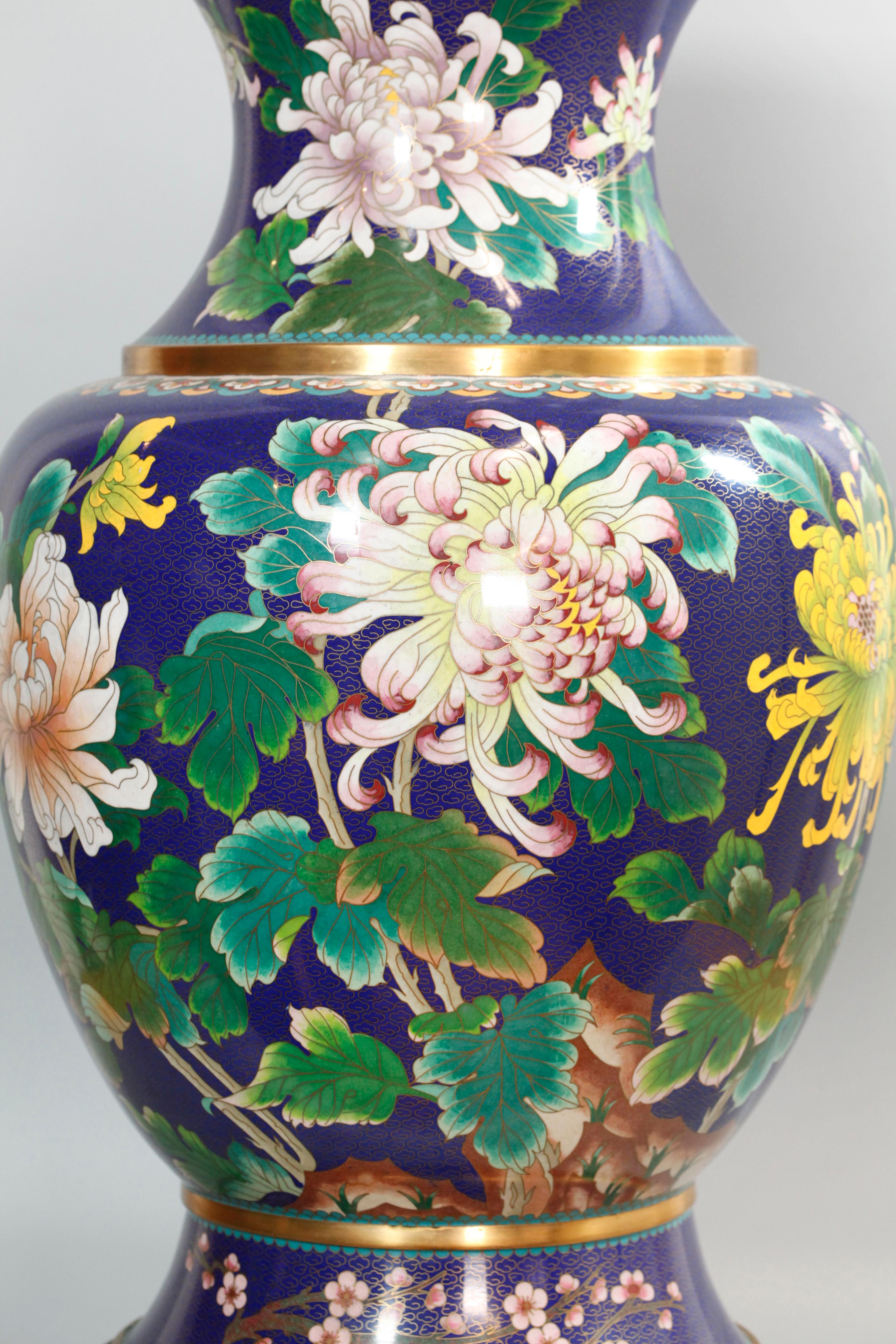 Pareja de grandes jarrones chinos de cloisonné, Siglo XX en venta 3