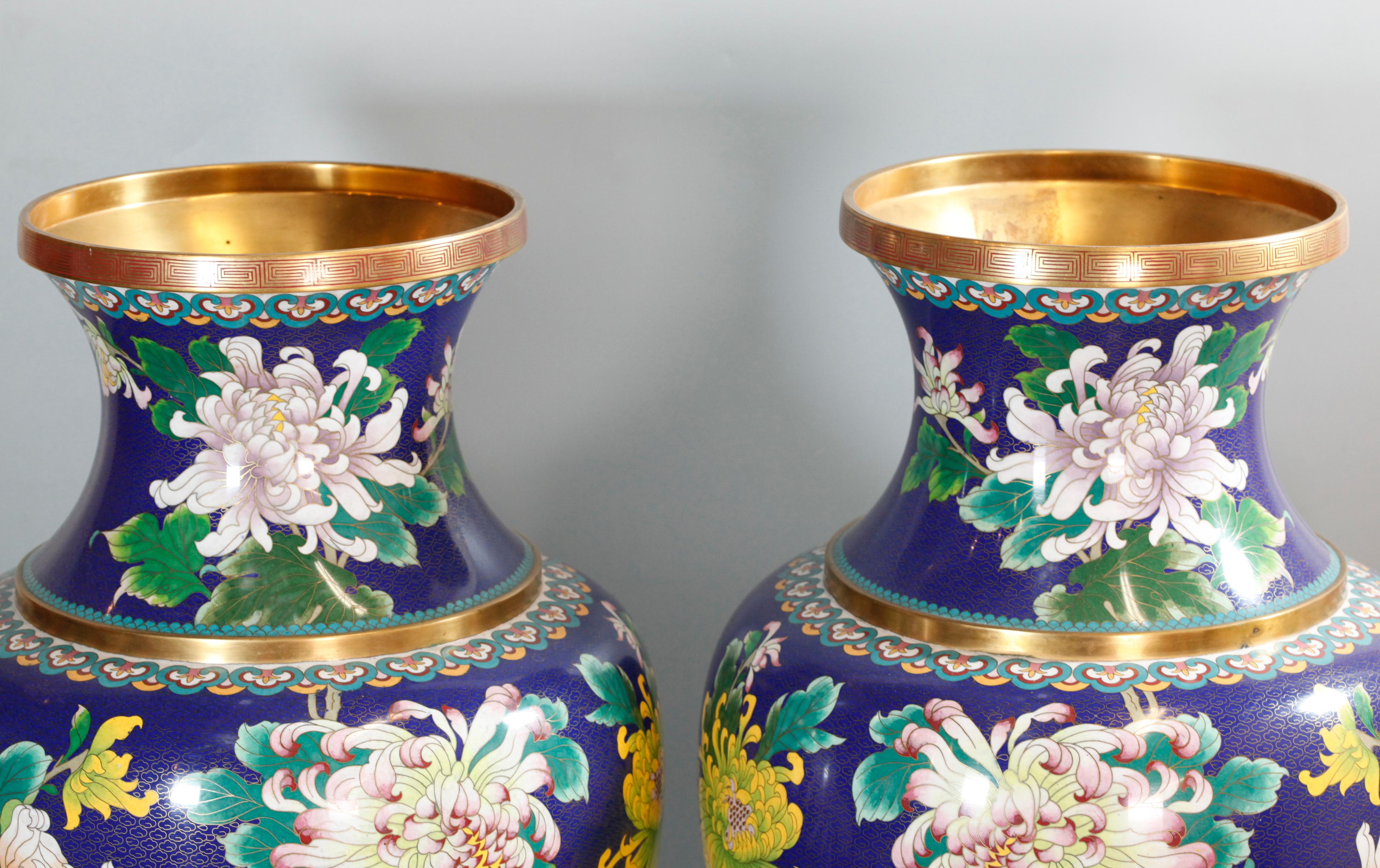 Pareja de grandes jarrones chinos de cloisonné, Siglo XX Cloissoné en venta
