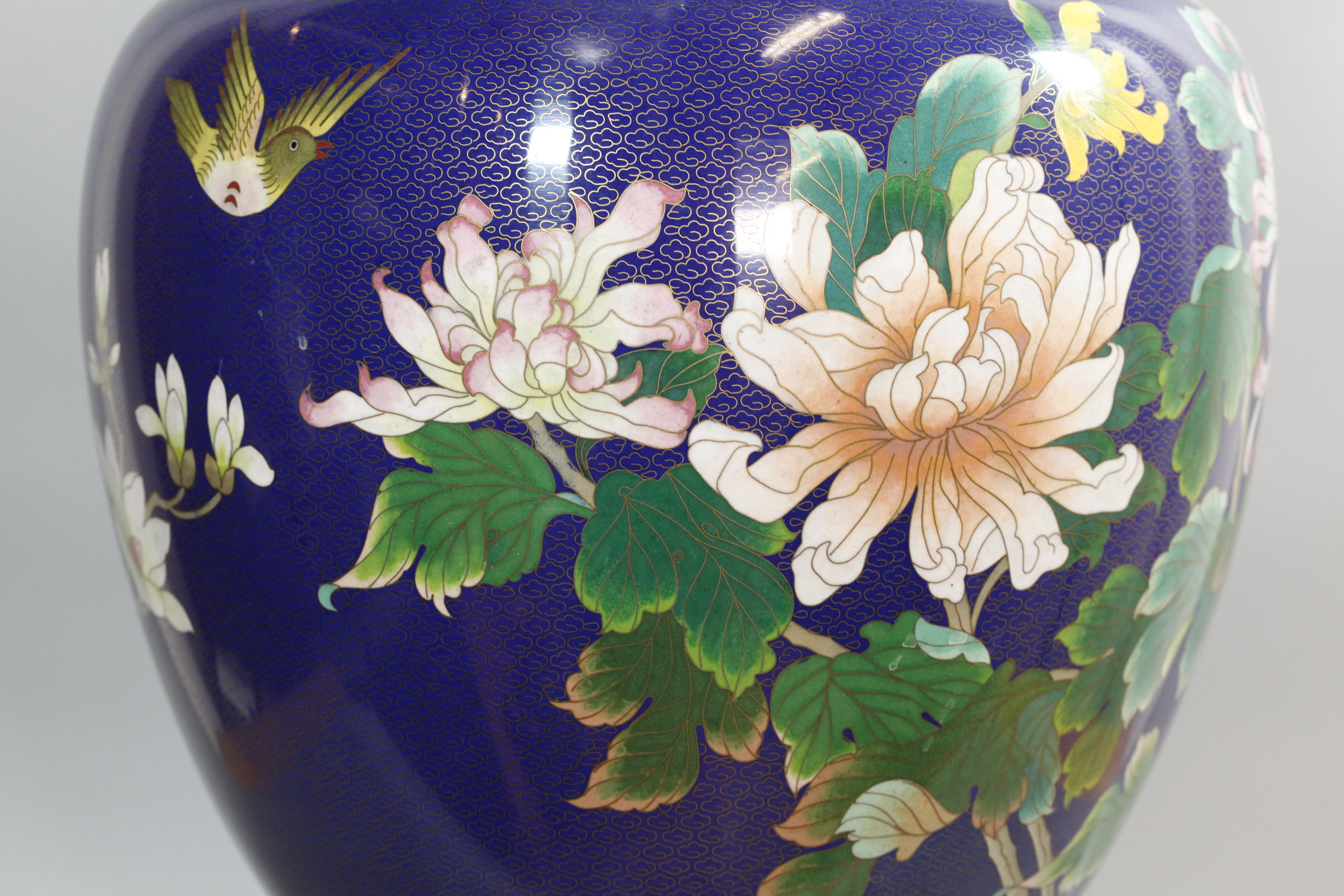 Pareja de grandes jarrones chinos de cloisonné, Siglo XX en venta 2