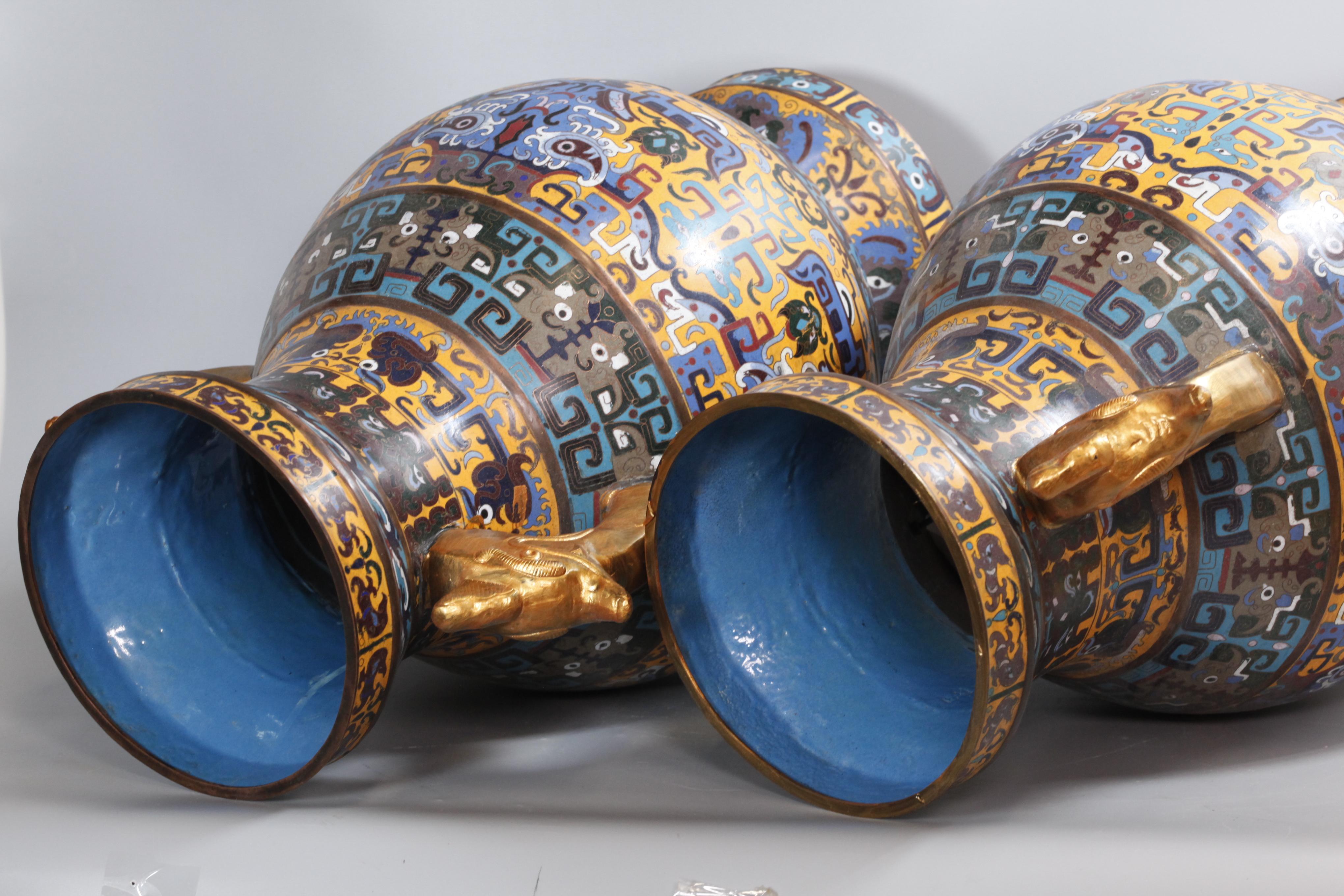 Cloisonné Coppia di grandi vasi cinesi cloisonné in vendita