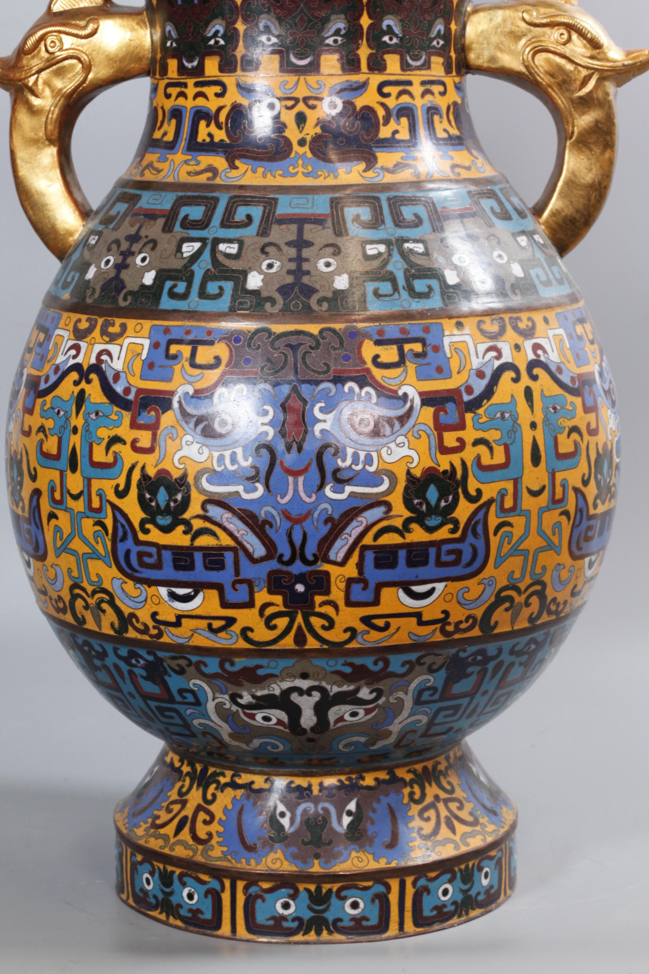 Metallo Coppia di grandi vasi cinesi cloisonné in vendita