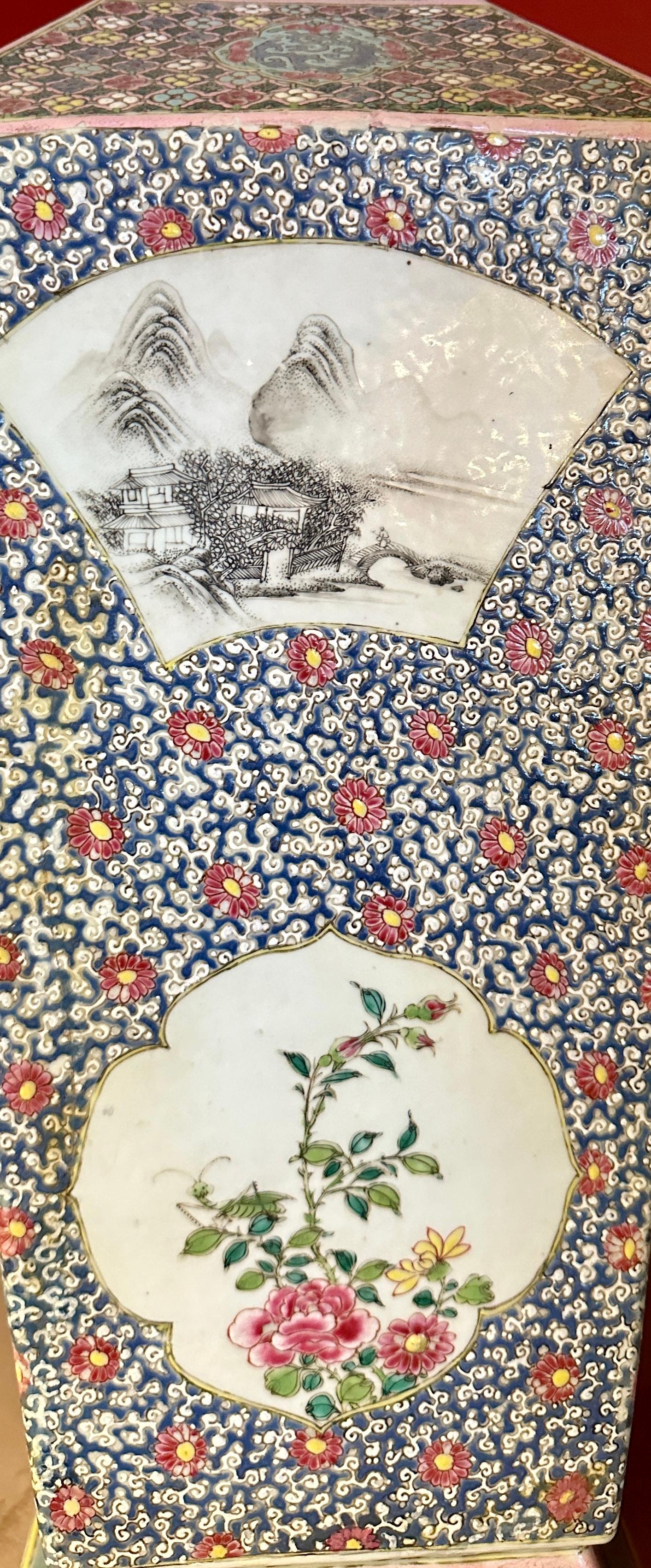 Paar große chinesische Vasen in Famille Rose, um 1770 im Angebot 4